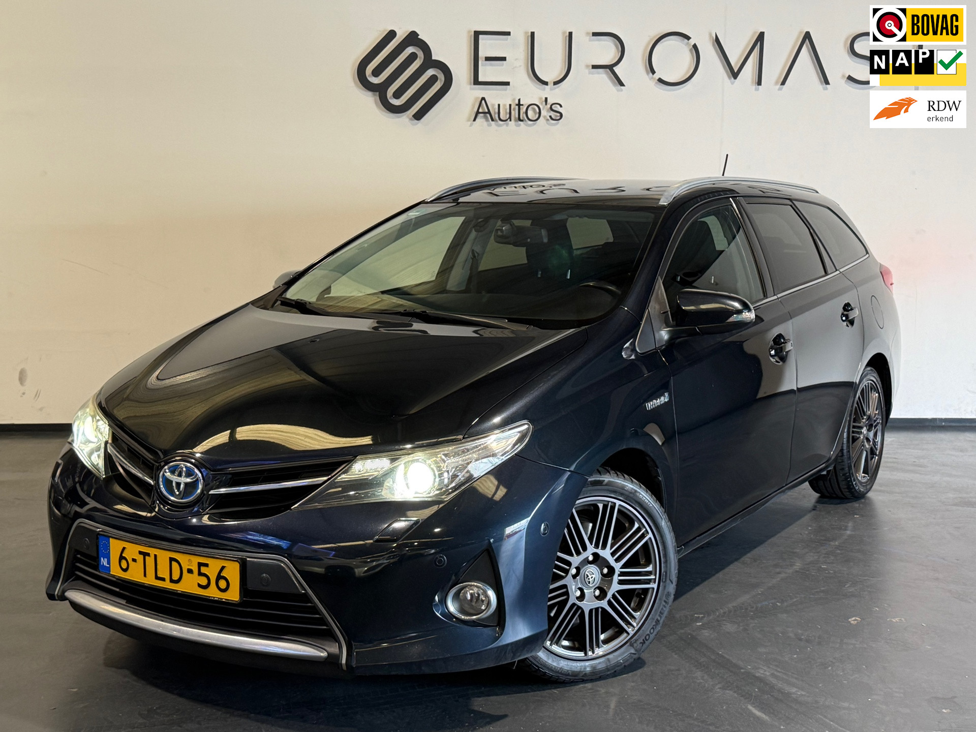 Toyota Toyota Auris 1.8 Hybrid Lease+ Panoramadak Navi Cruise Camera Stoelverwarming Nieuwe Apk 2014 - voorkant