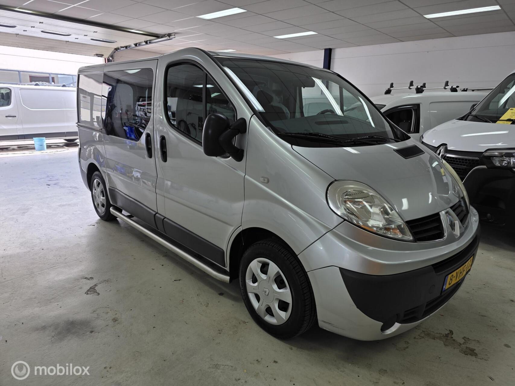 Renault Trafic T27 L1/h1 2.0 Dci 66kw E4 2.0 dCi T27 L1H1 2010 - voorkant