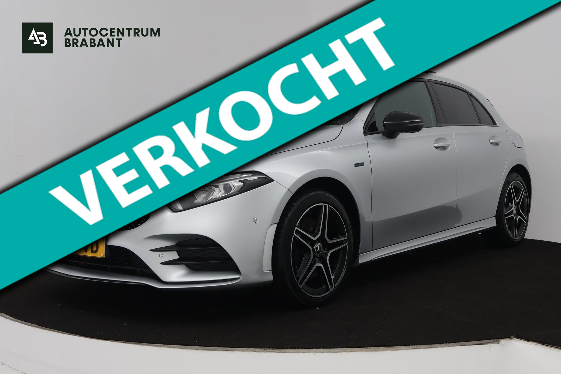 Mercedes-Benz A-klasse 250 e Business Solution AMG Limited (PANORAMADAK, TREKHAAK, SFEERVERLICHTING, STOELVERWARMING, CAMERA) 2021 - voorkant