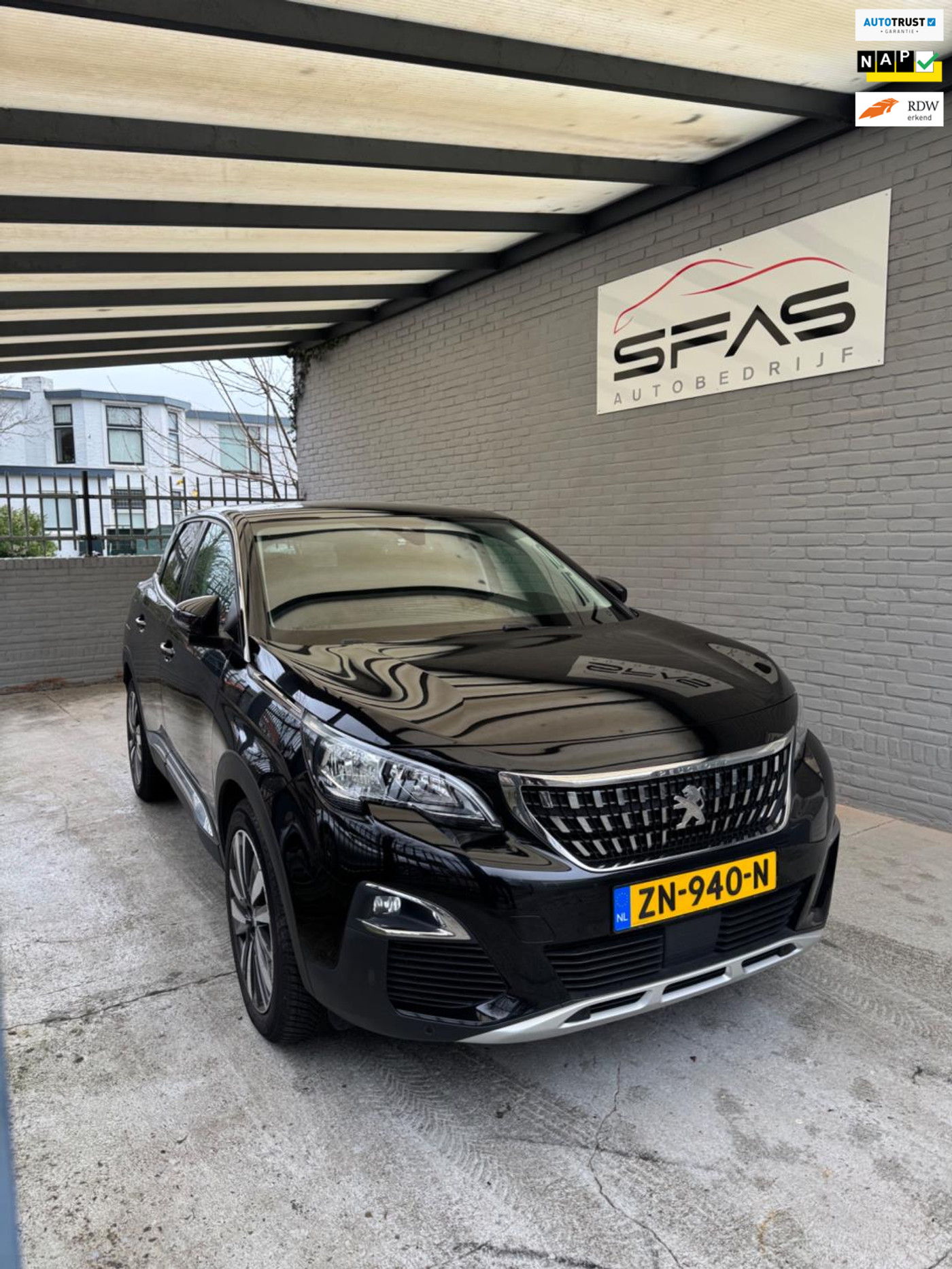 Peugeot 3008 1.2 PureTech 131pk Eat8 2019 Zwart 2019 - voorkant