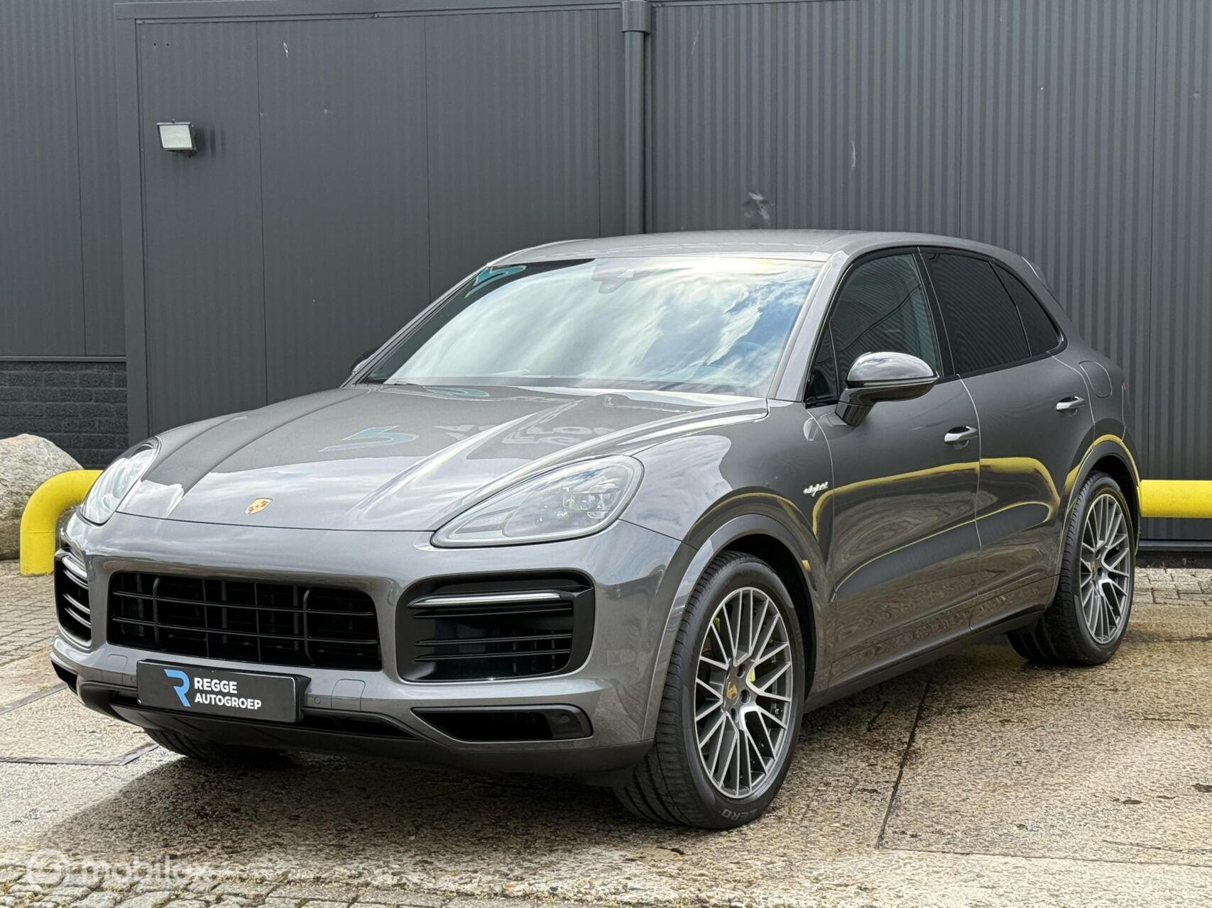 Foto van PORSCHE CAYENNE E-HYBRID