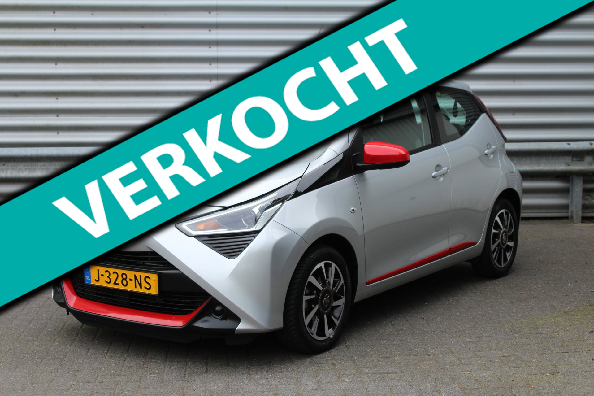 Toyota Toyota Aygo 1.0 VVT-i 72pk x-play AUTOMAAT LMV NL-Auto NAP 2020 - voorkant