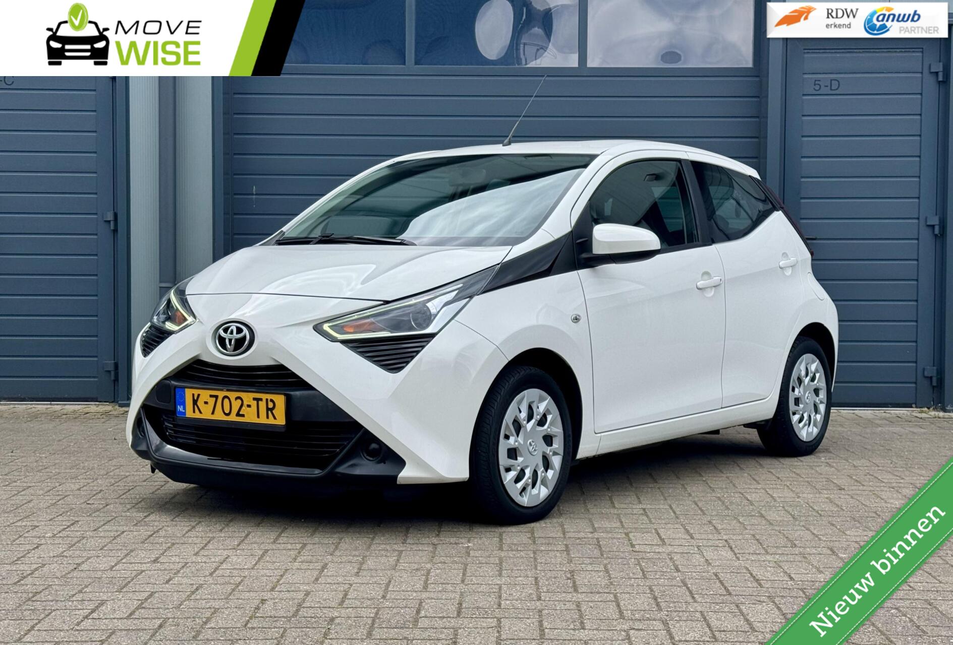 Toyota Toyota Aygo 1.0 VVT-i x-play  | LAGE KM NAP | 2021 | 5 Deurs | Apple Carplay | Camera | Airco| Zuinig | 2021 - voorkant