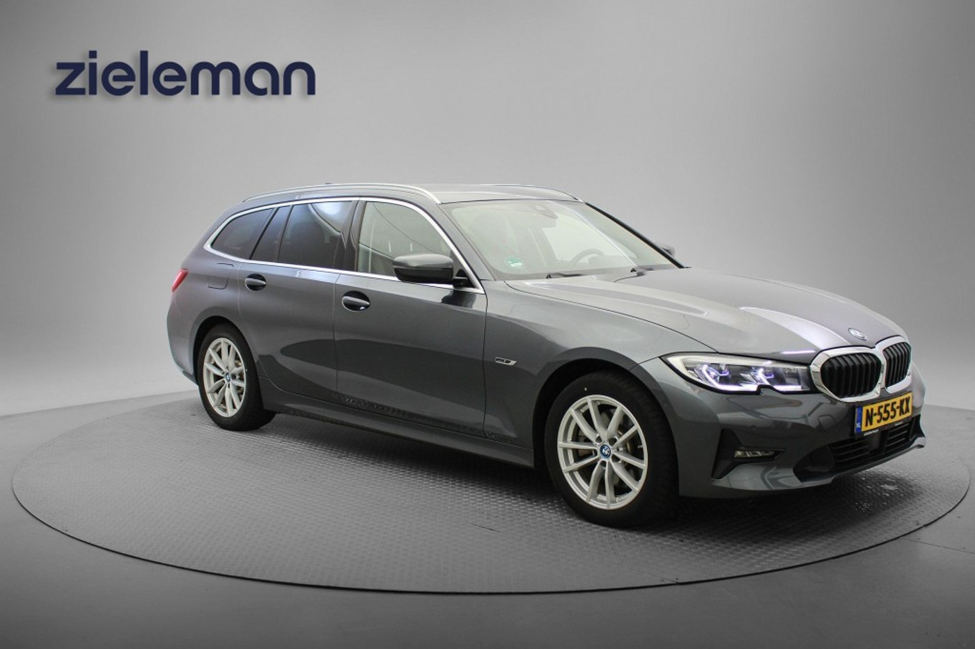 BMW 320e Touring 320e Business Edition Plus - Digitaal Cockpit, Carplay, Leer, Stoelverw. 2021 - voorkant