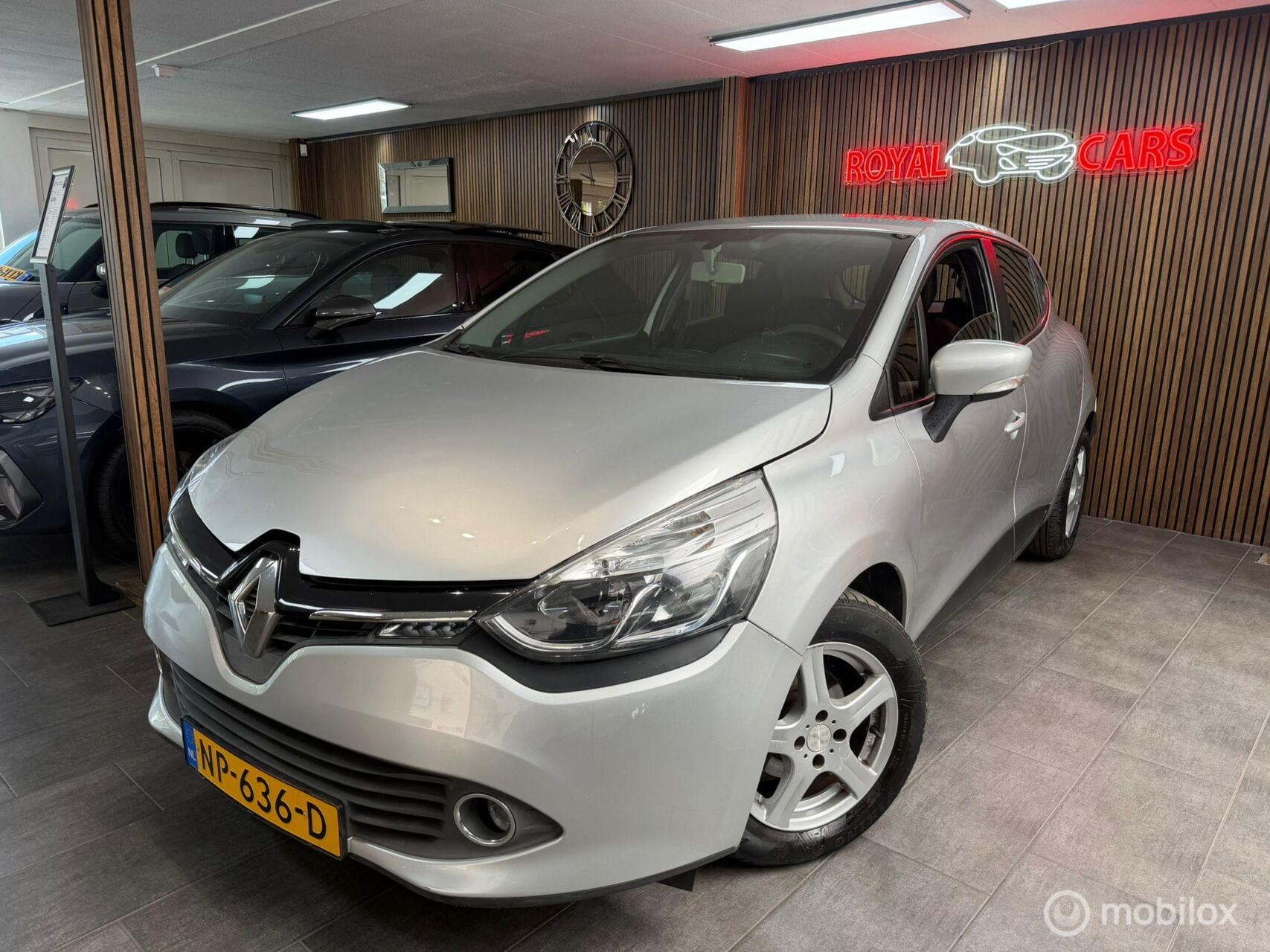Renault Clio 0.9 TCe ECO Collection/ Navigatie/ Airco 2013 - voorkant