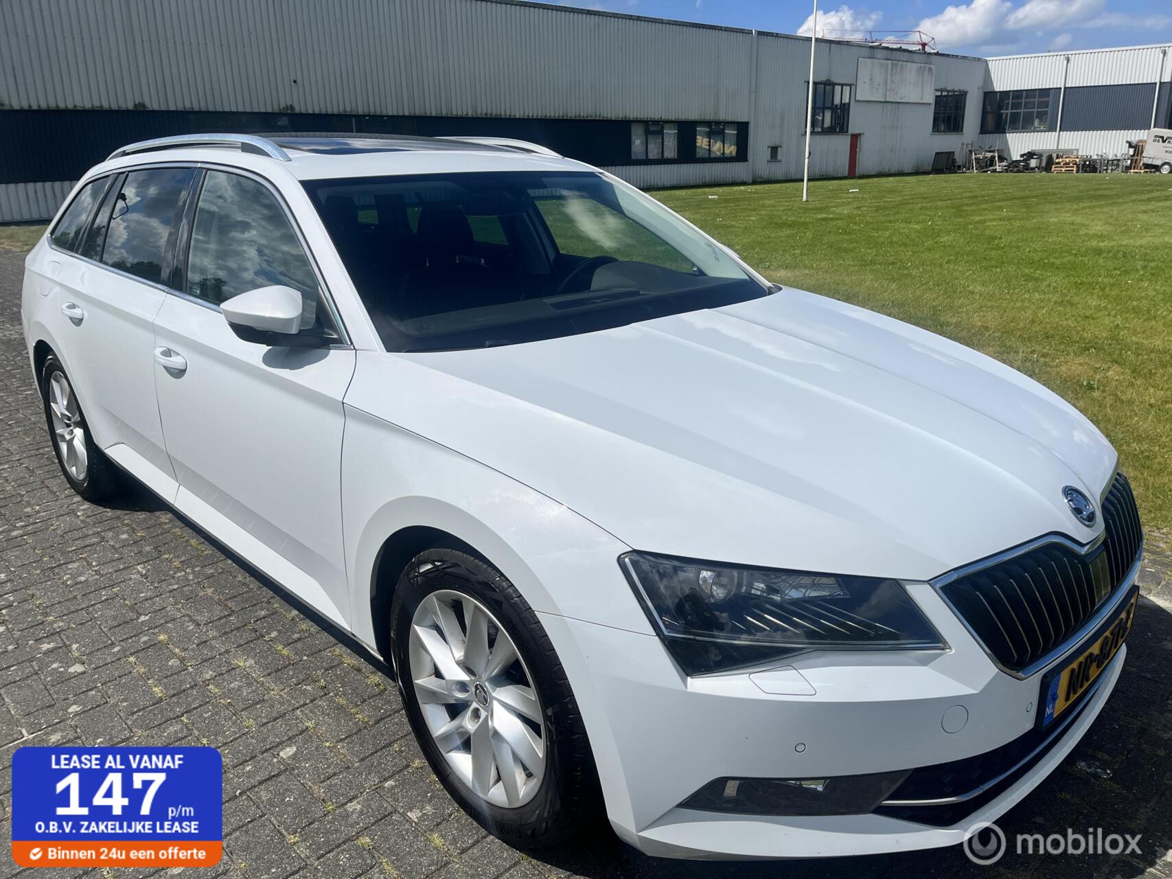 Skoda Superb 1.6 TDI Ambition Business / Navi / Pano / Cruise / NAP / Airco / PDC / Trekhaak / 2017 - voorkant