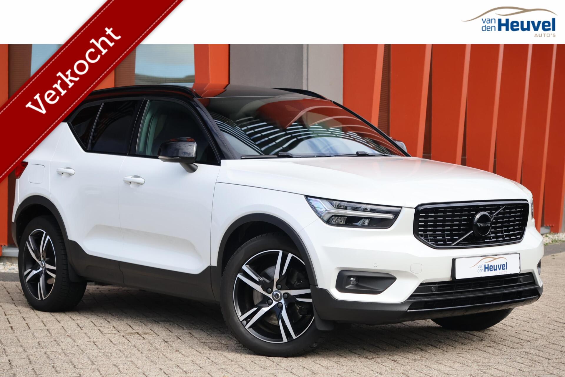 Volvo XC40 T4 Recharge R-Design | Stoelverwarming | Trekhaak | Leder | Panoramadak | Parkeercamera | Glossy Black | Keyless 2021 - voorkant