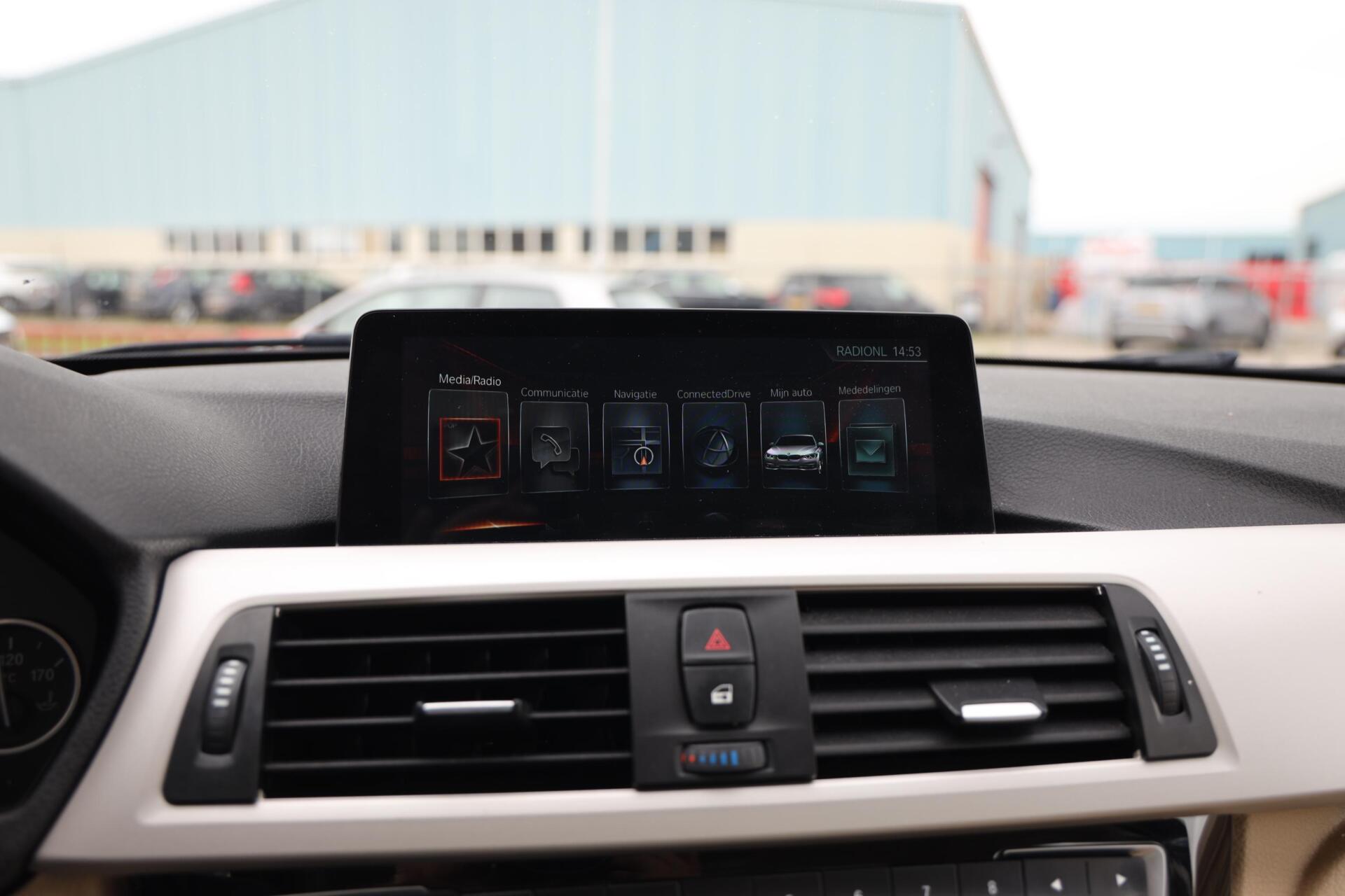 Foto van BMW 330e Iperformance