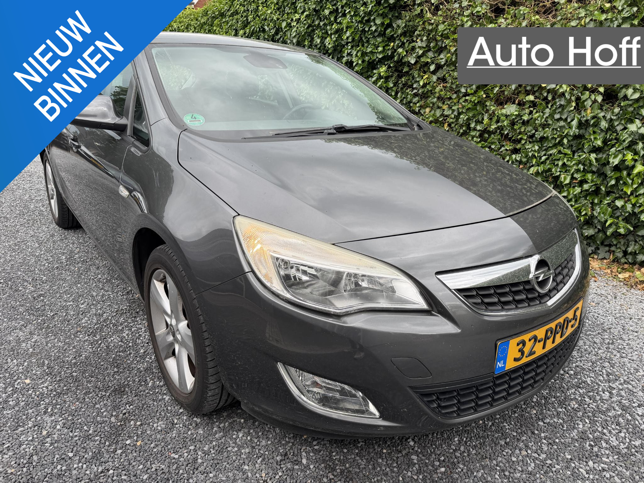 Opel Astra 1.4 Turbo Edition 2011 - voorkant