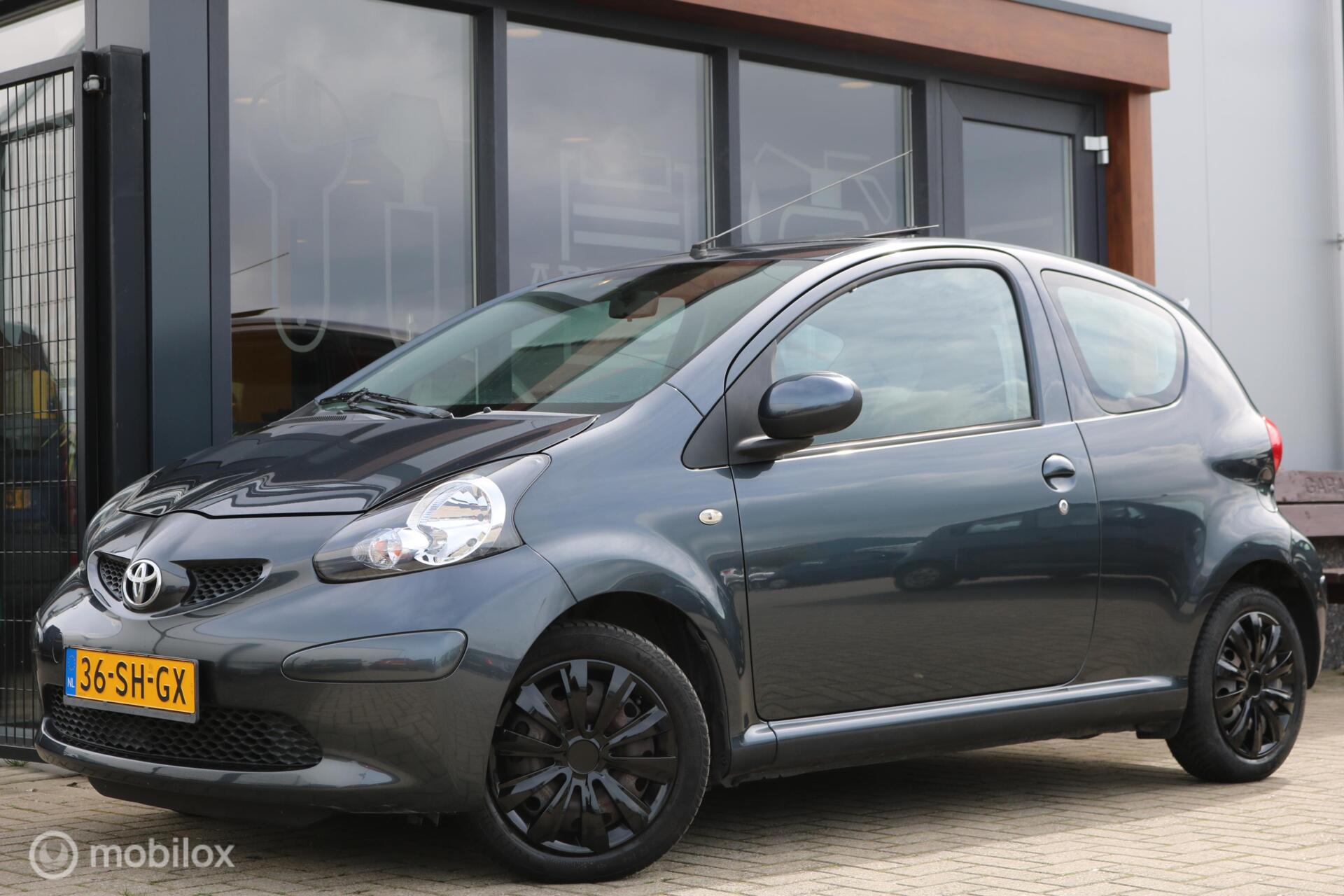 Toyota Toyota Aygo 1.0-12V + | Schuif-kanteldak | NAP | 2006 - voorkant