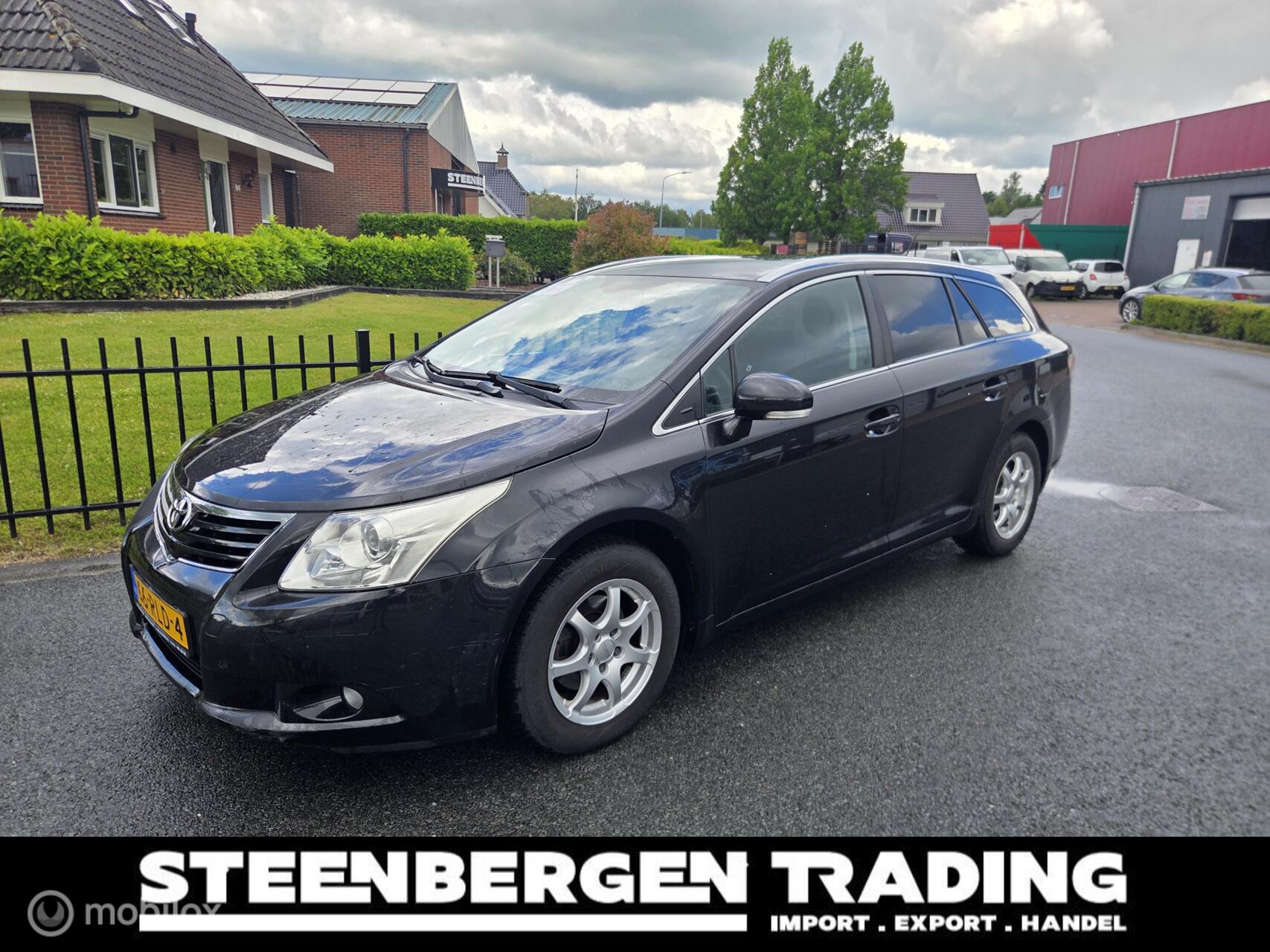 Toyota Avensis 2.0 D-4D Business 2011 - voorkant