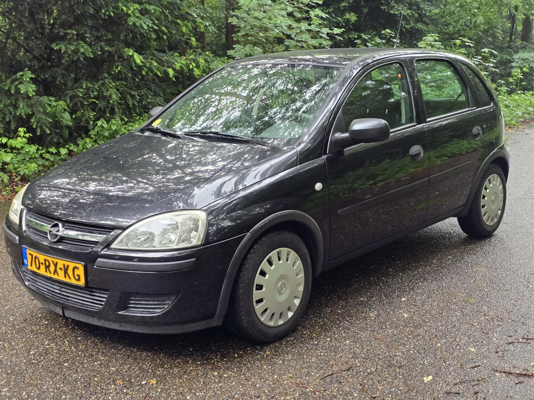 Opel Corsa-c 1.2-16V Essentia  nieuwe apk 2005 - voorkant