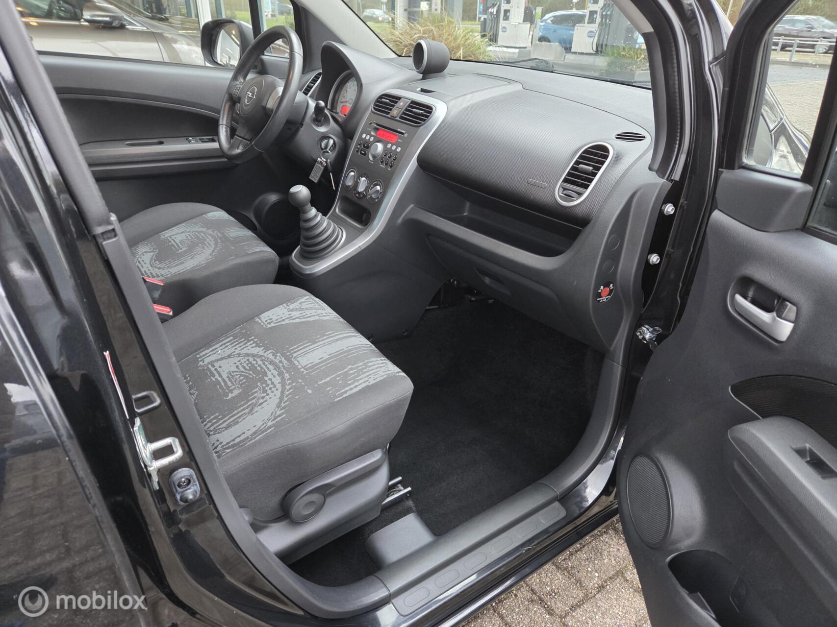Foto van Opel Agila