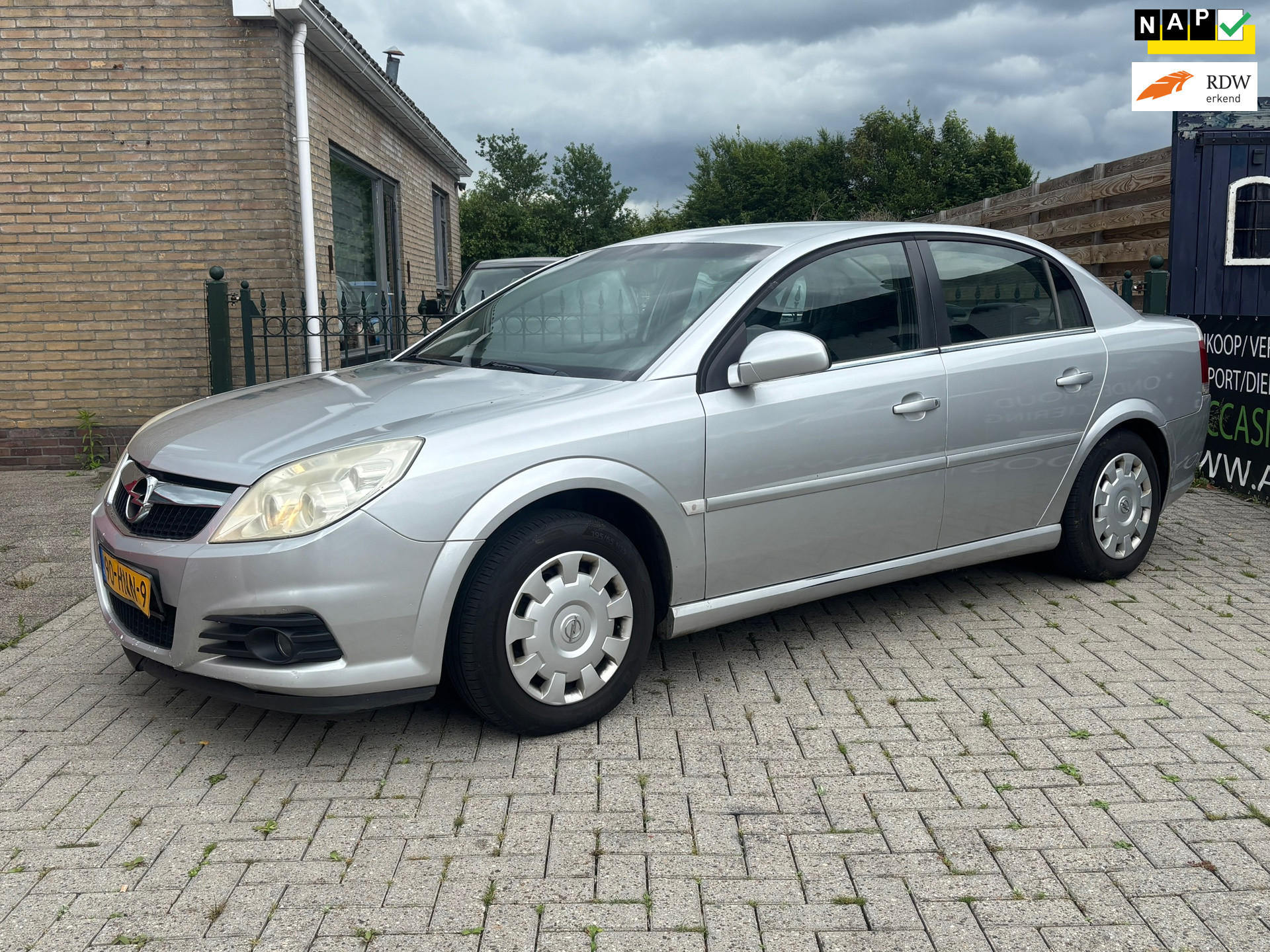 Opel Vectra 1.9 CDTi Business | NIEUWE APK | TREKHAAK | AIRCO | CRUISE CONTROL ! RIJD SUPER ! 2009 - voorkant