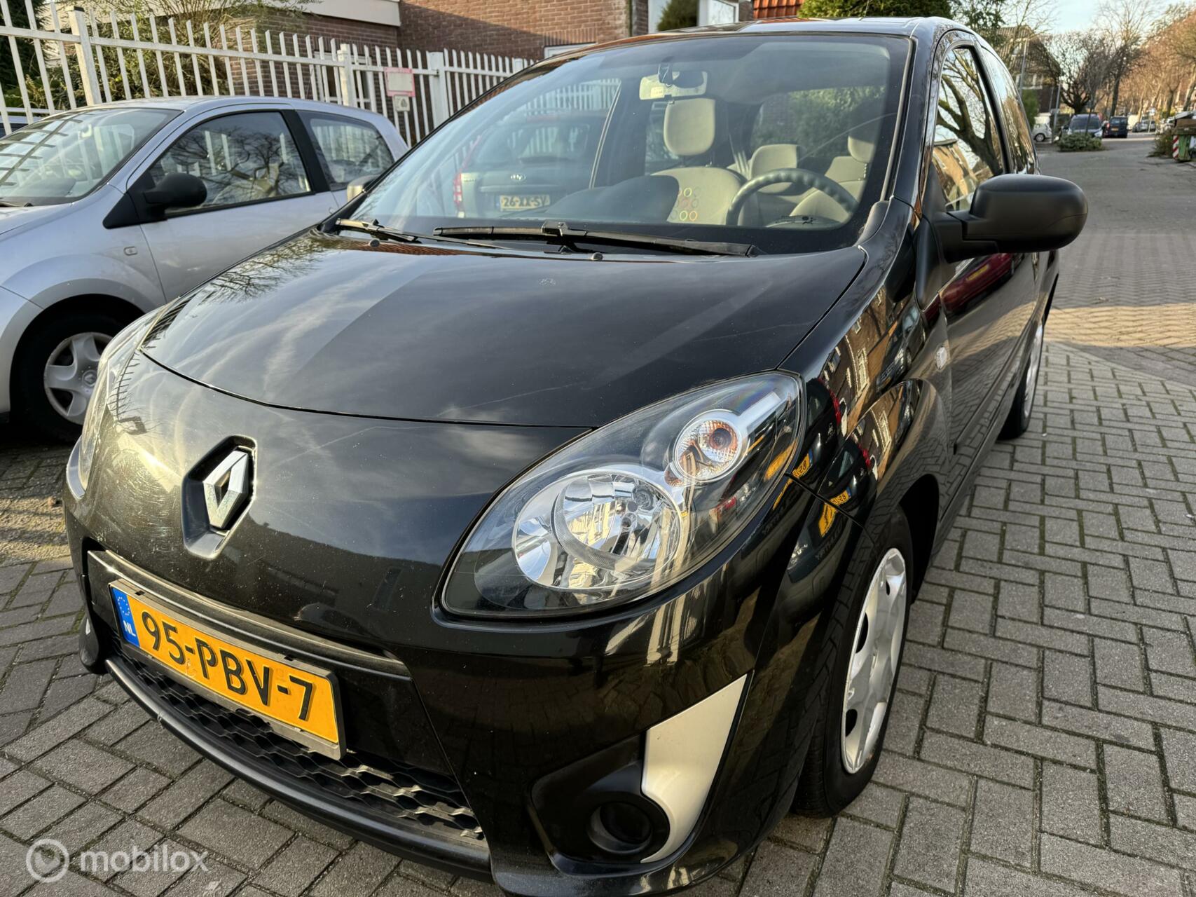 Renault Twingo 1.2-16V Authentique 2011 - voorkant