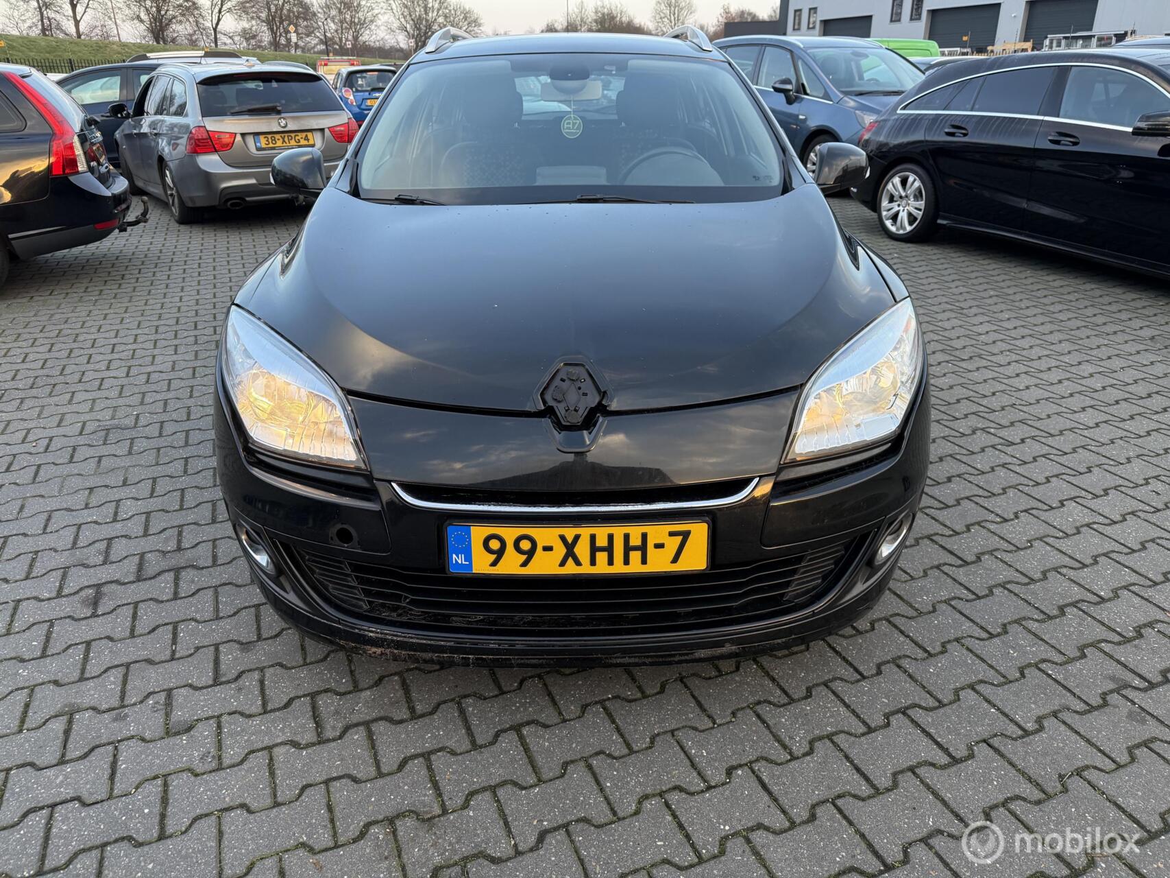 Renault Megane 1.5 dCi Expression 2012 - voorkant