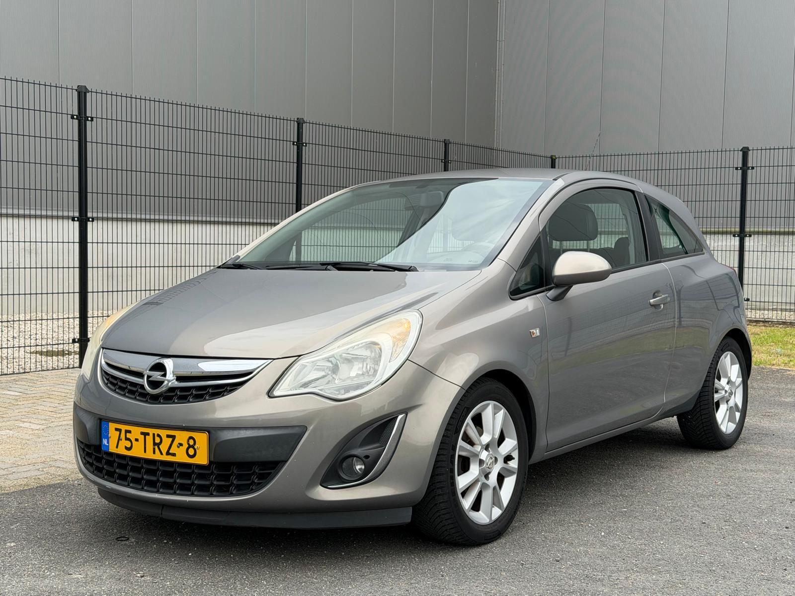 Opel Corsa 1.3 CDTi EcoFlex S/S Cosmo 2012 - voorkant