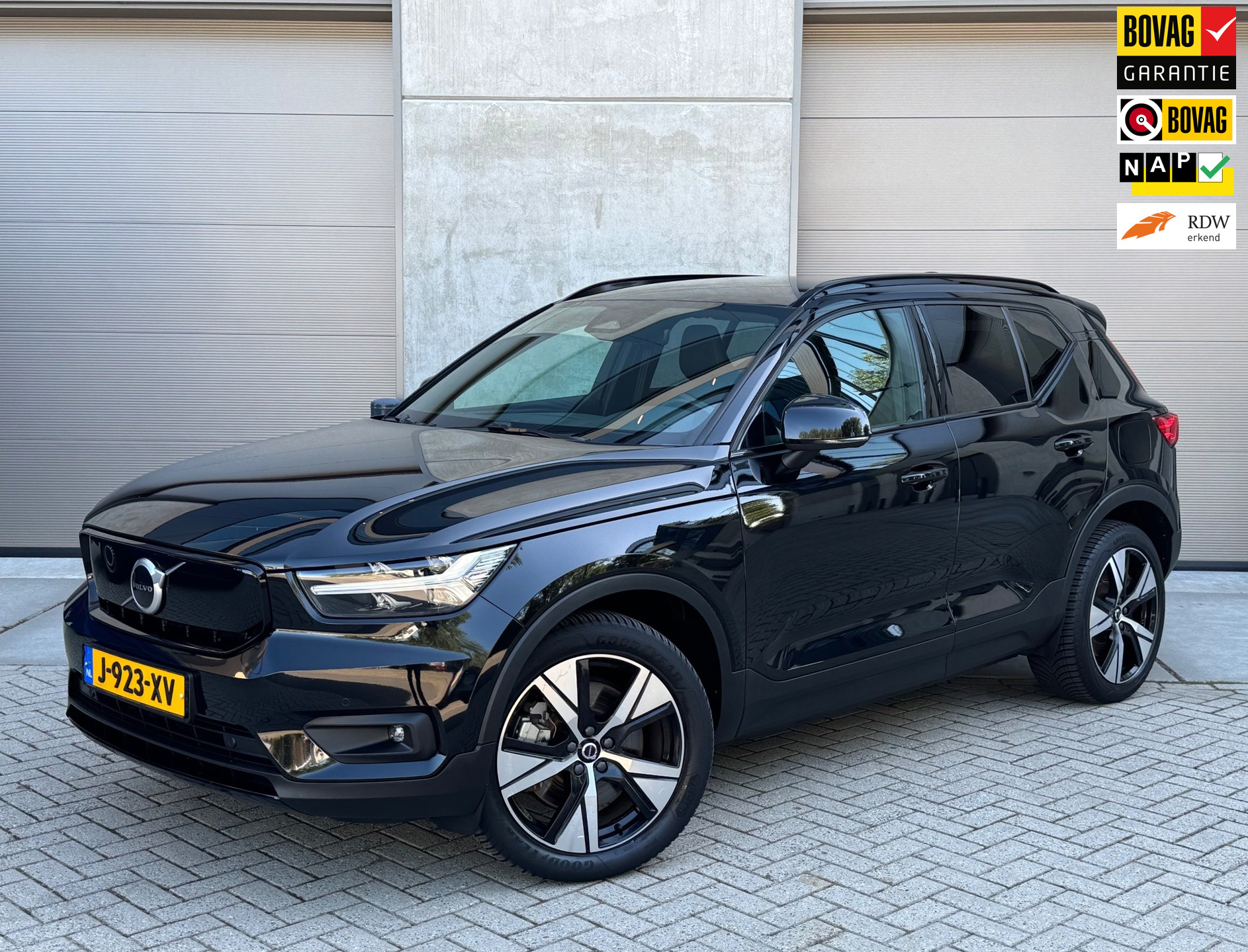 Volvo XC40 Recharge P8 AWD 78kWh R-Design 2020 Zwart SOH 93% 2020 - voorkant