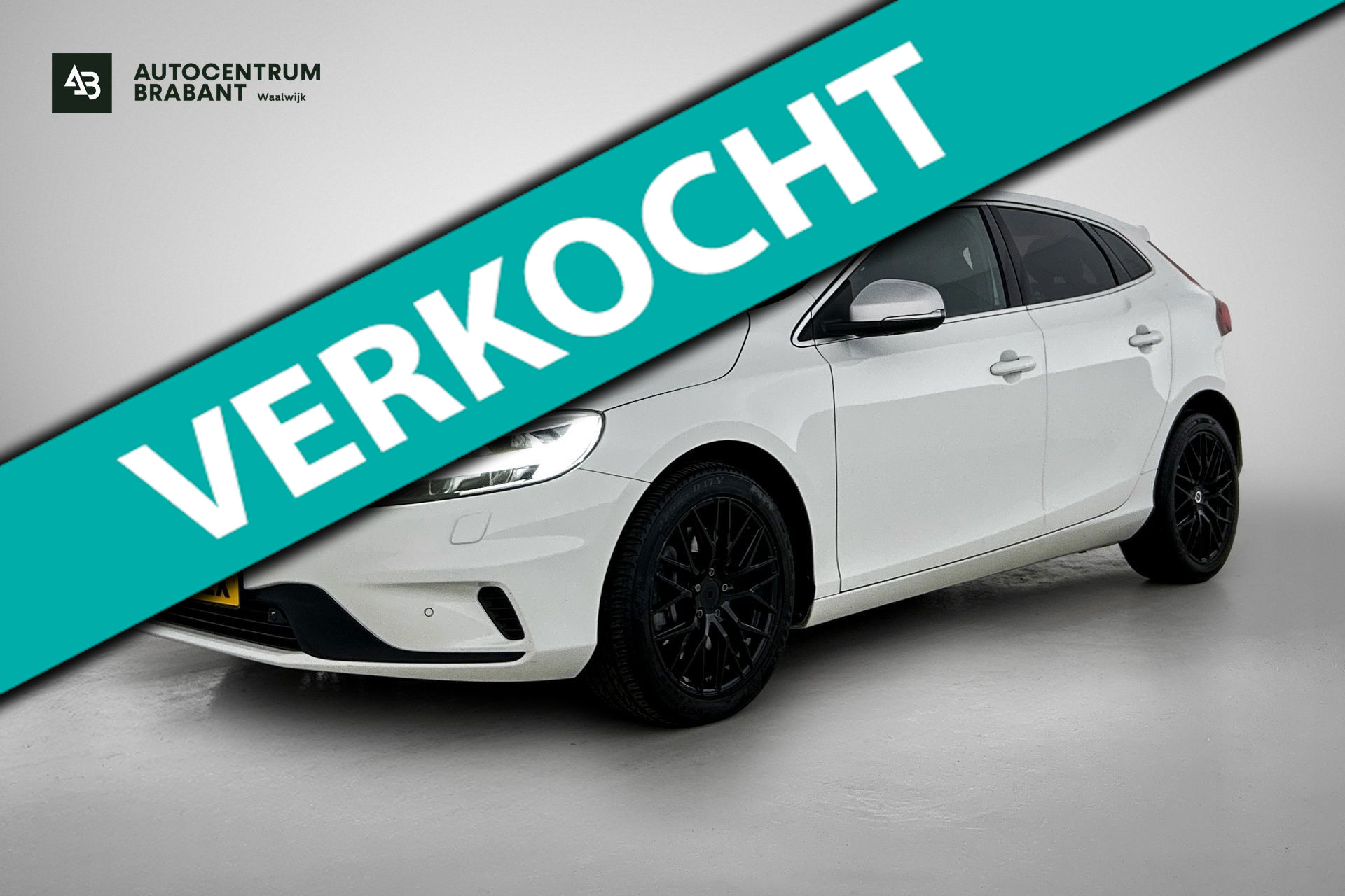 Volvo V40 1.5 T3 Polar+ Sport(Goed OnderH, Panorama, Camera, Trekhaak, Navi, StoelV, PDC V+A, Etc) 2018 - voorkant