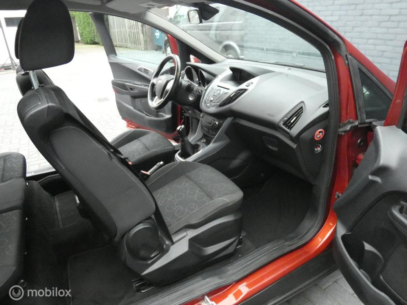 Foto van Ford B-max
