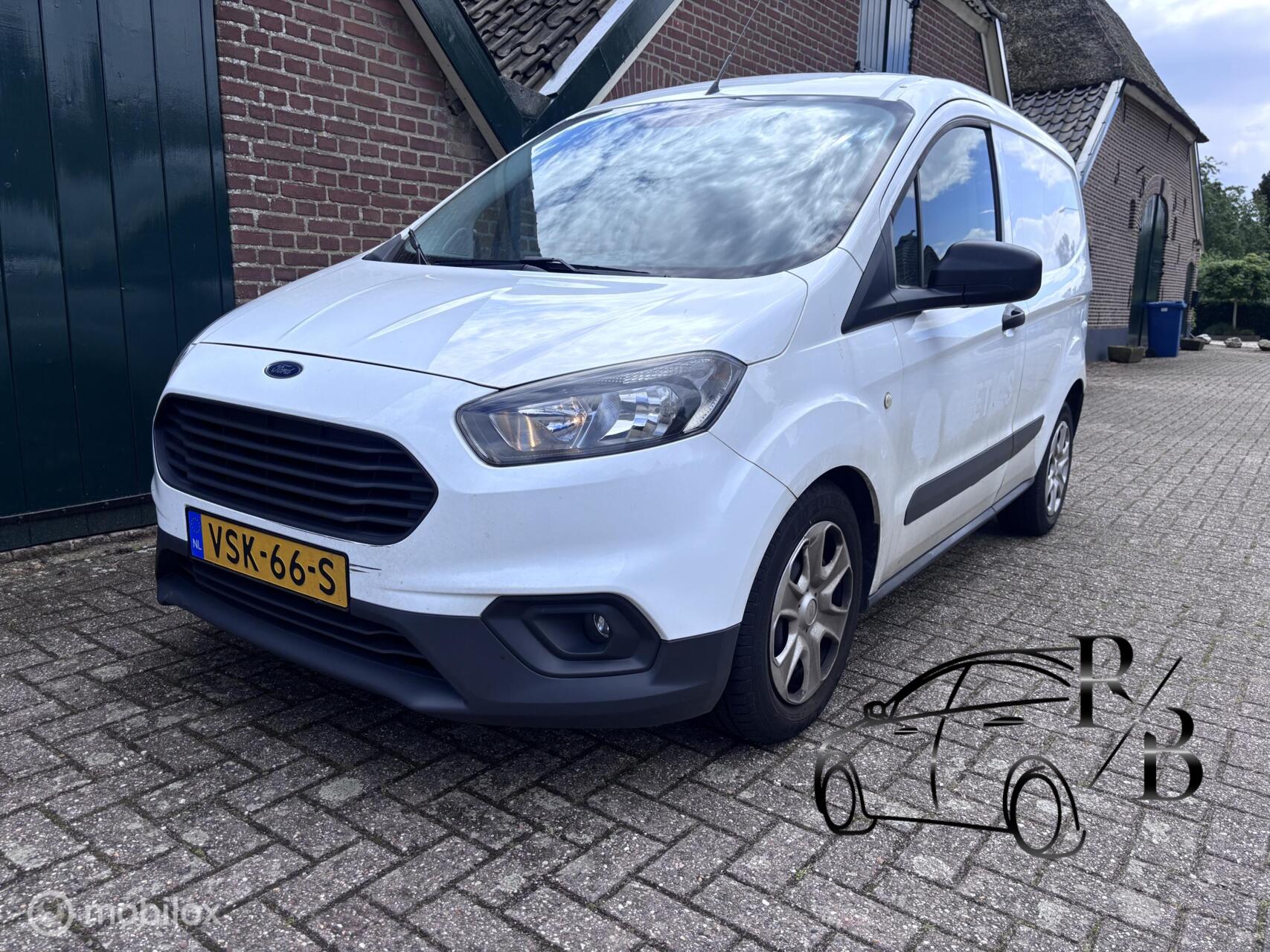 Foto van FORD TRANSIT COURIER