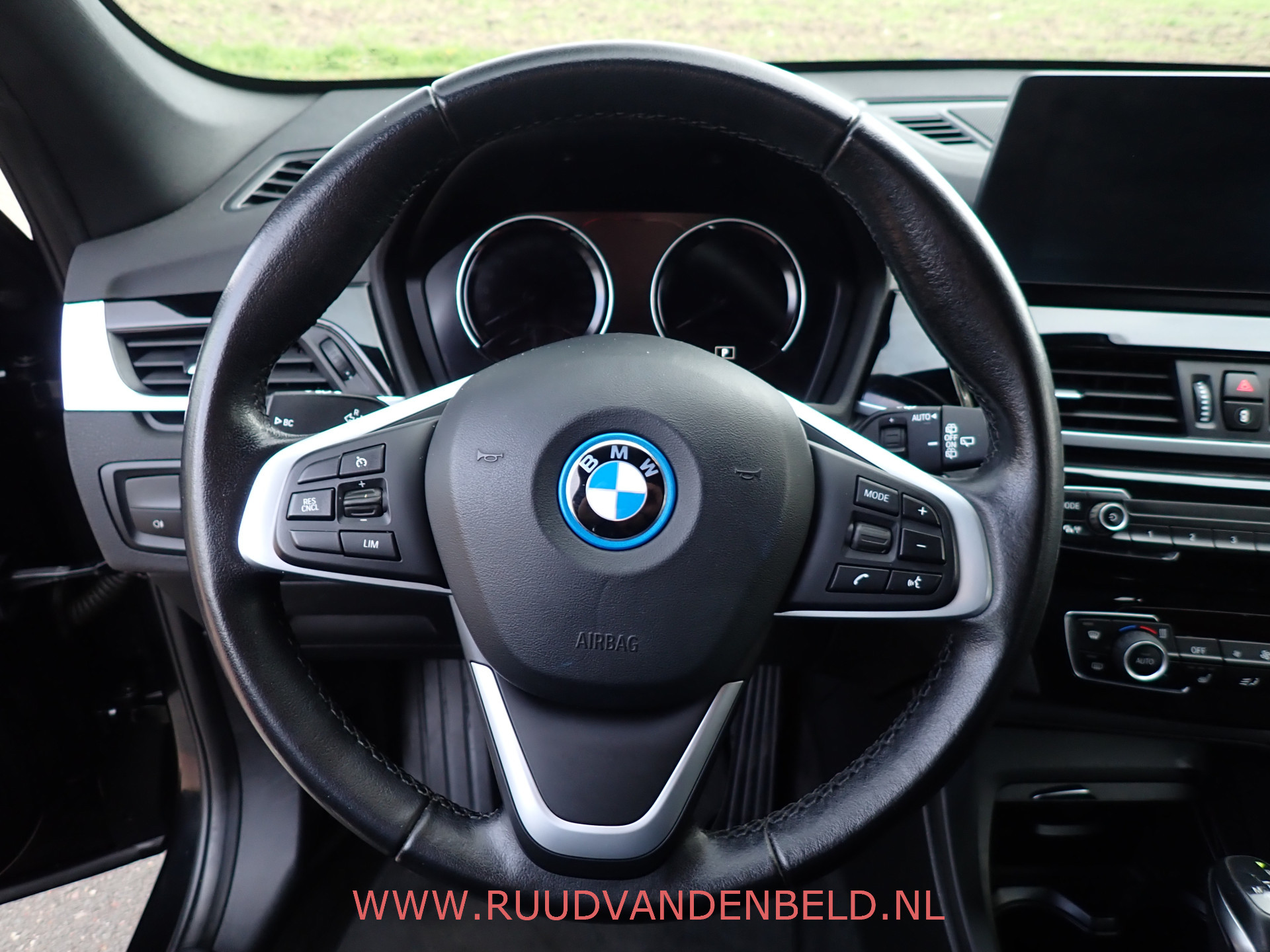 Foto van BMW X1 Xdrive25e