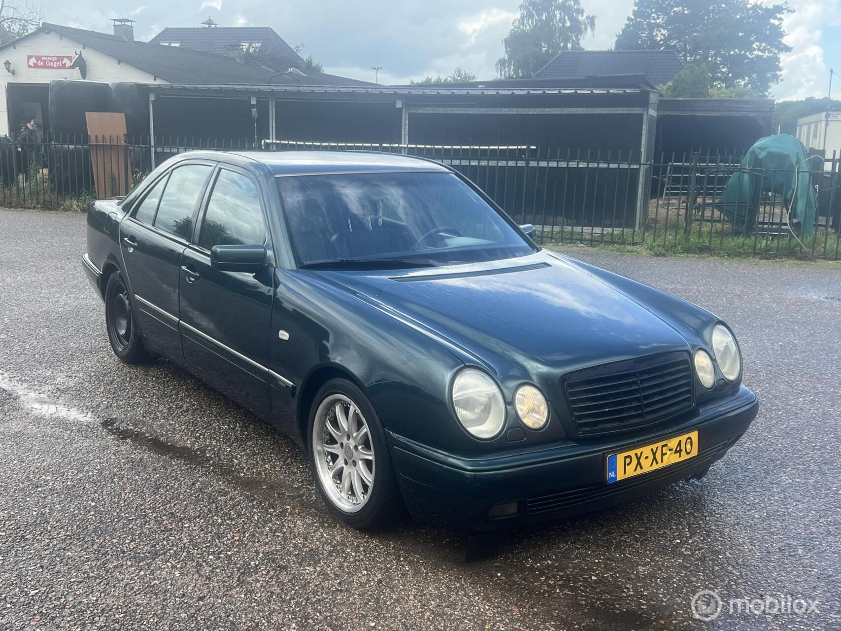 Foto van MERCEDES-BENZ 210 037