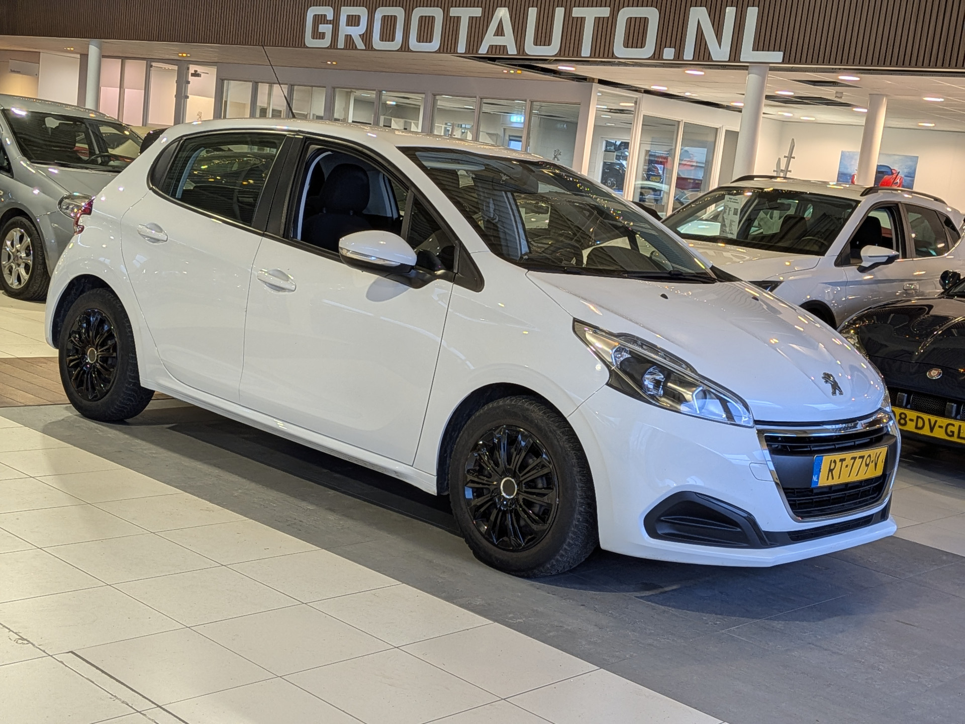 Peugeot 208 1.2 PureTech Active 2018 - voorkant