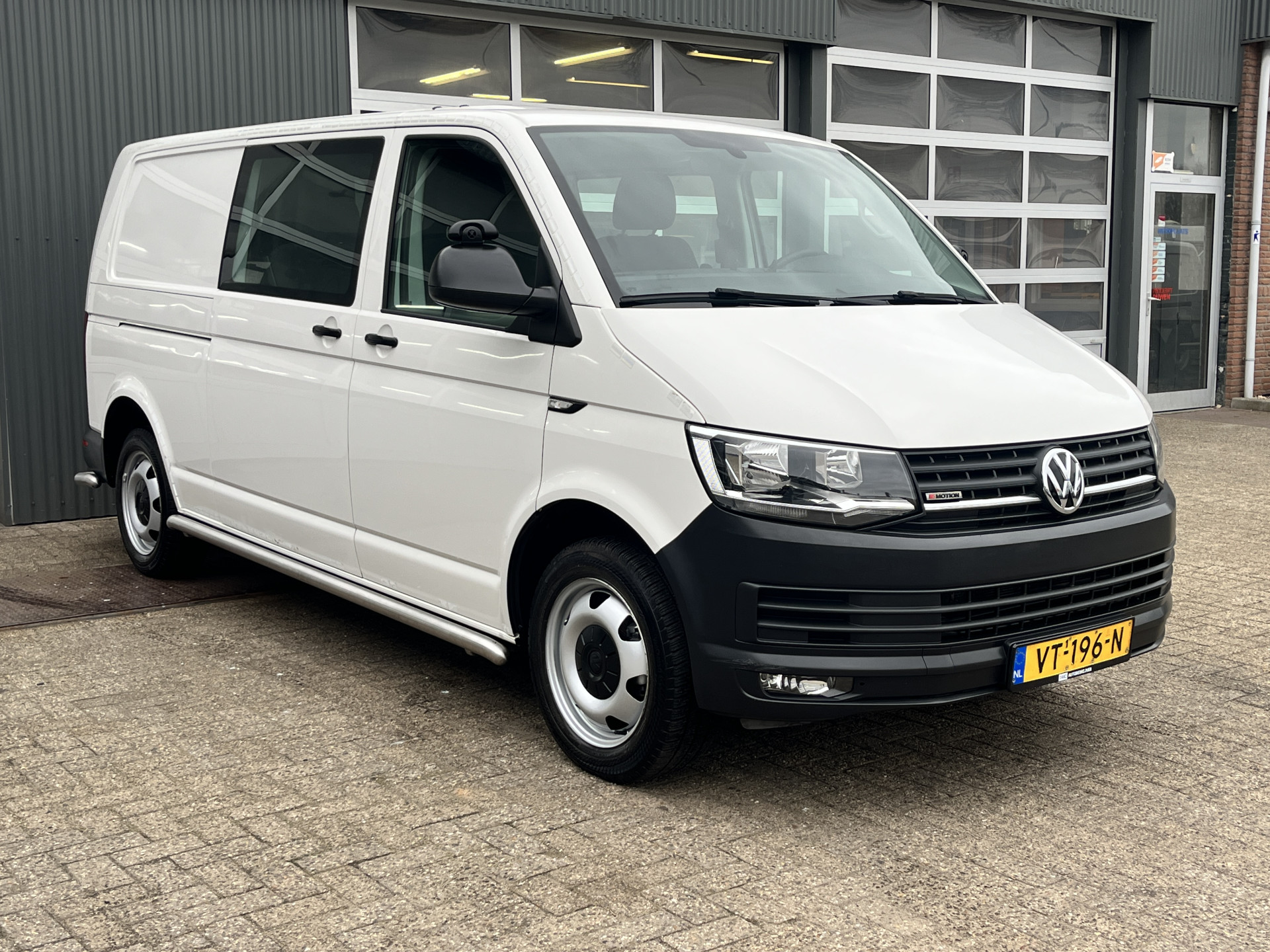 Volkswagen Transporter 2.0 TDI L2H1 DC 4Motion Highline 2016 - voorkant