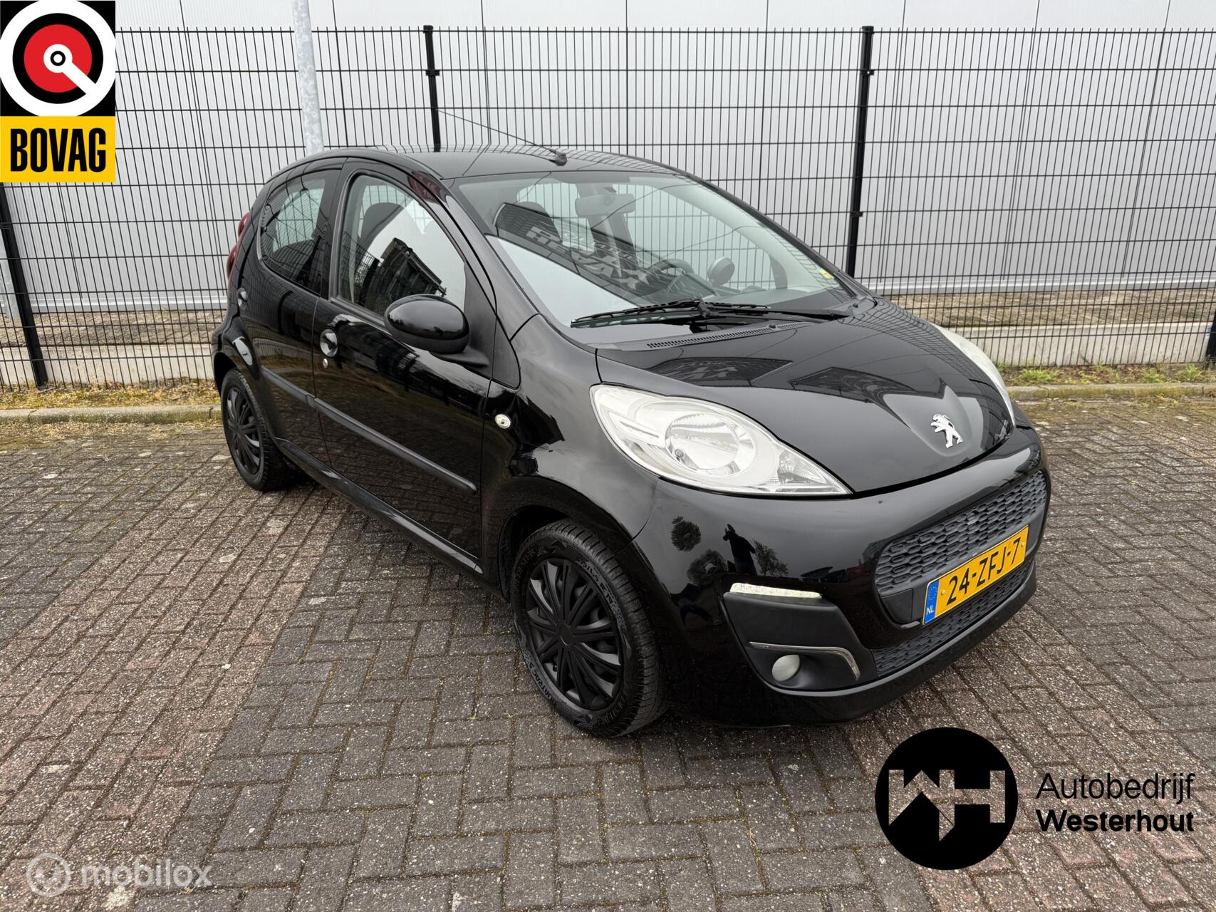 Peugeot 107 1.0 Active Airco Elektr ramen APK 15-11-2026 2012 - voorkant