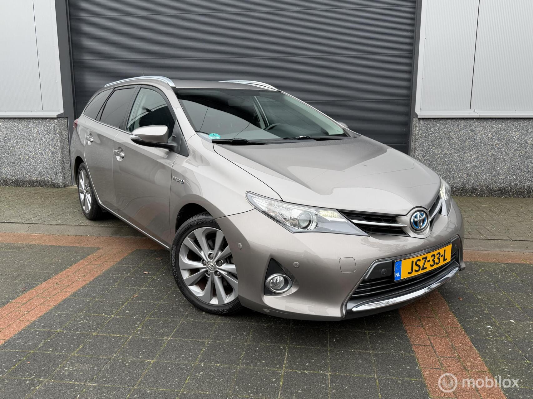 Toyota Toyota Auris 1.8 Hybrid Executive 2014 - voorkant