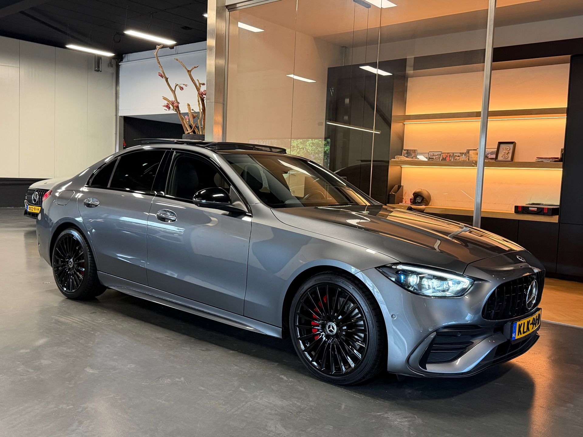 Mercedes-Benz C-klasse 300 AMG Night Panorama 360Camera Topstaat 2022 - voorkant