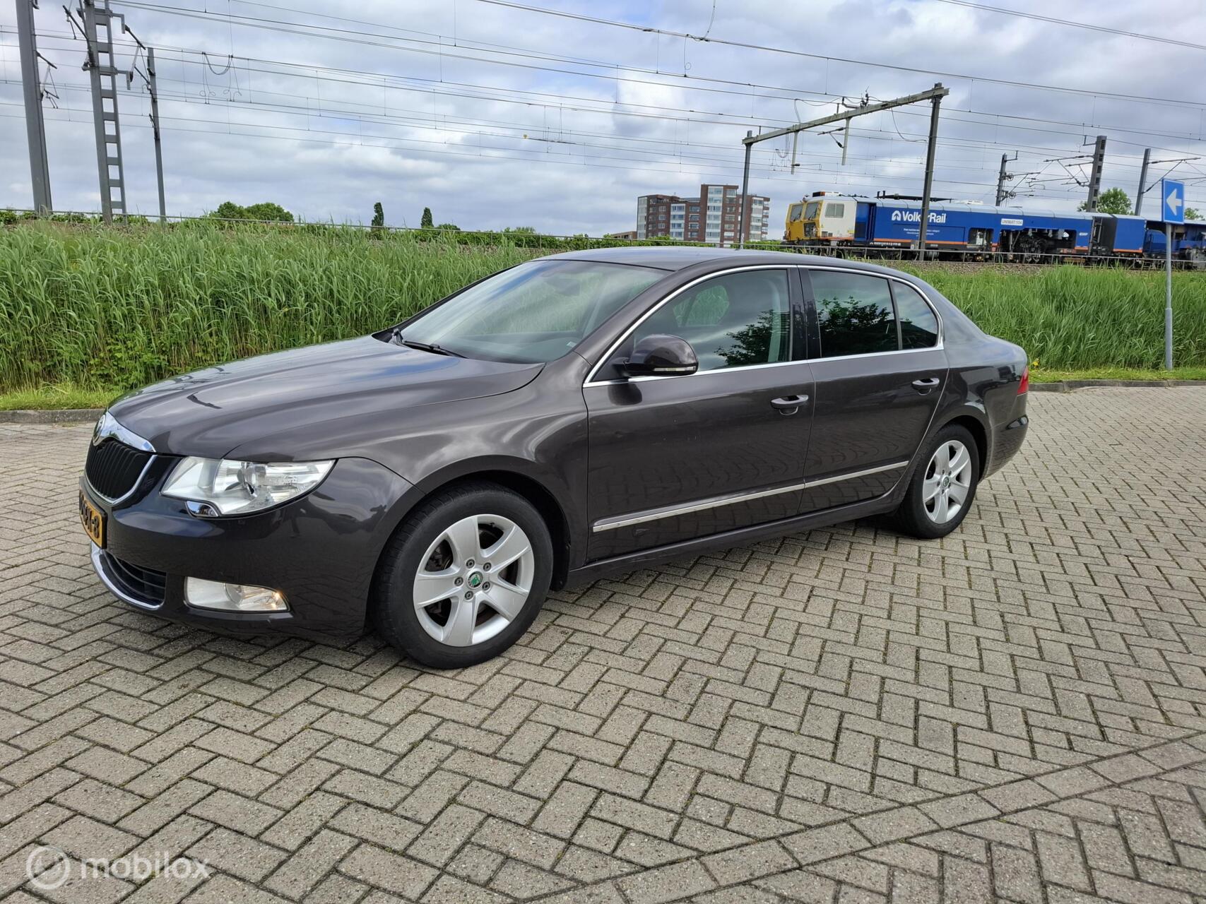 Skoda Superb 1.8 TSI Ambition Business Line  RUIMTE AUTO! 2011 - voorkant
