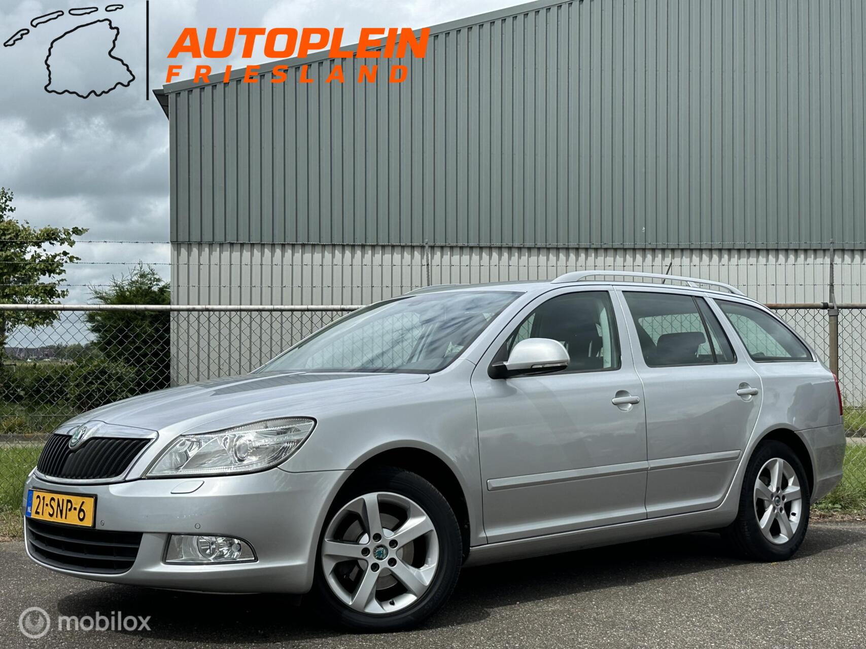 Skoda Octavia 1.2 TSI Elegance Business Line|PDC|Navi 2011 - voorkant