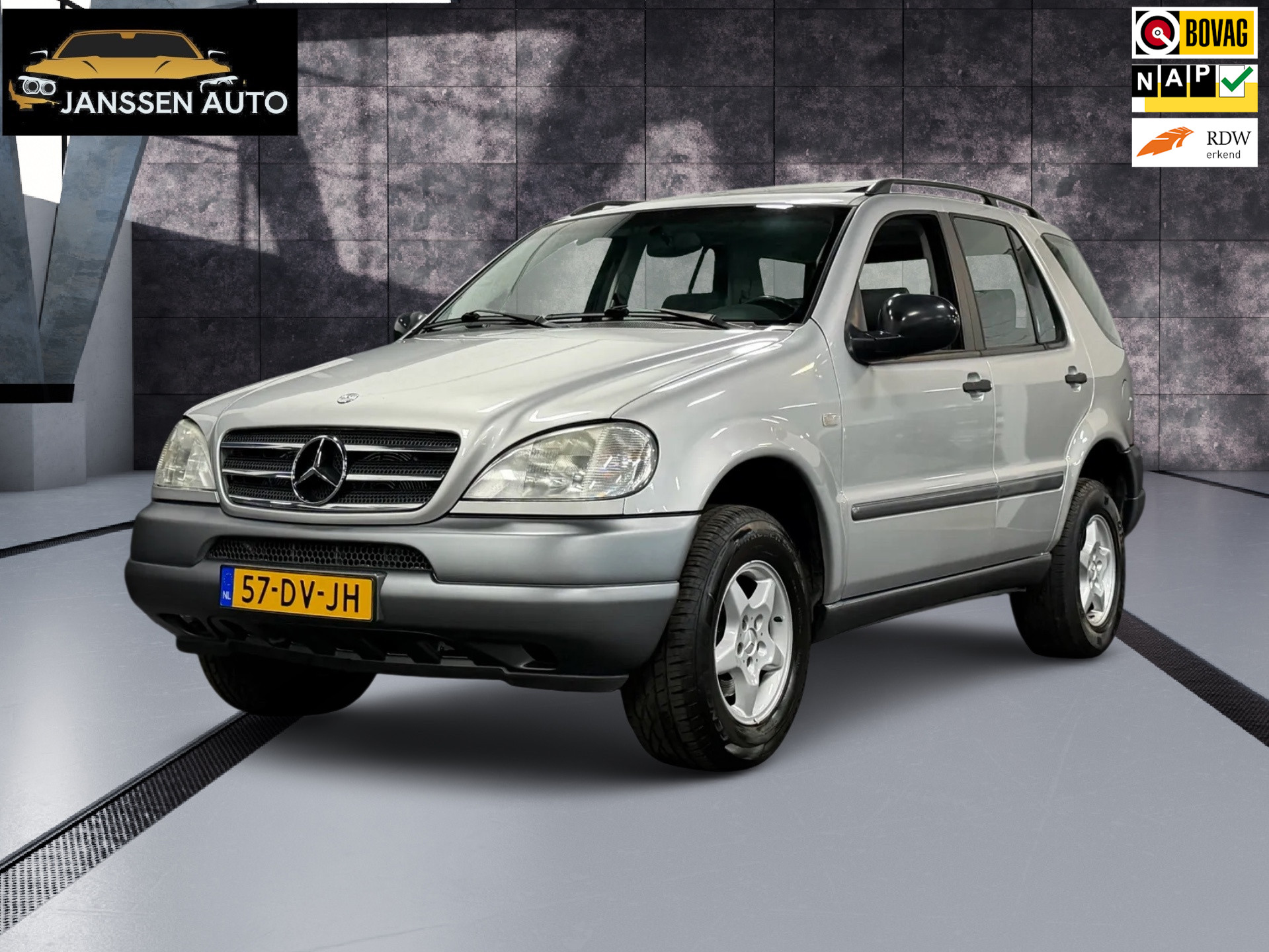 Mercedes-Benz ML 320 320 | Origineel NL Auto | NAP | 2e Eigenaar | Leder | Schuifdak | Unieke km Stand | Mooie vroege ML 2000 - voorkant