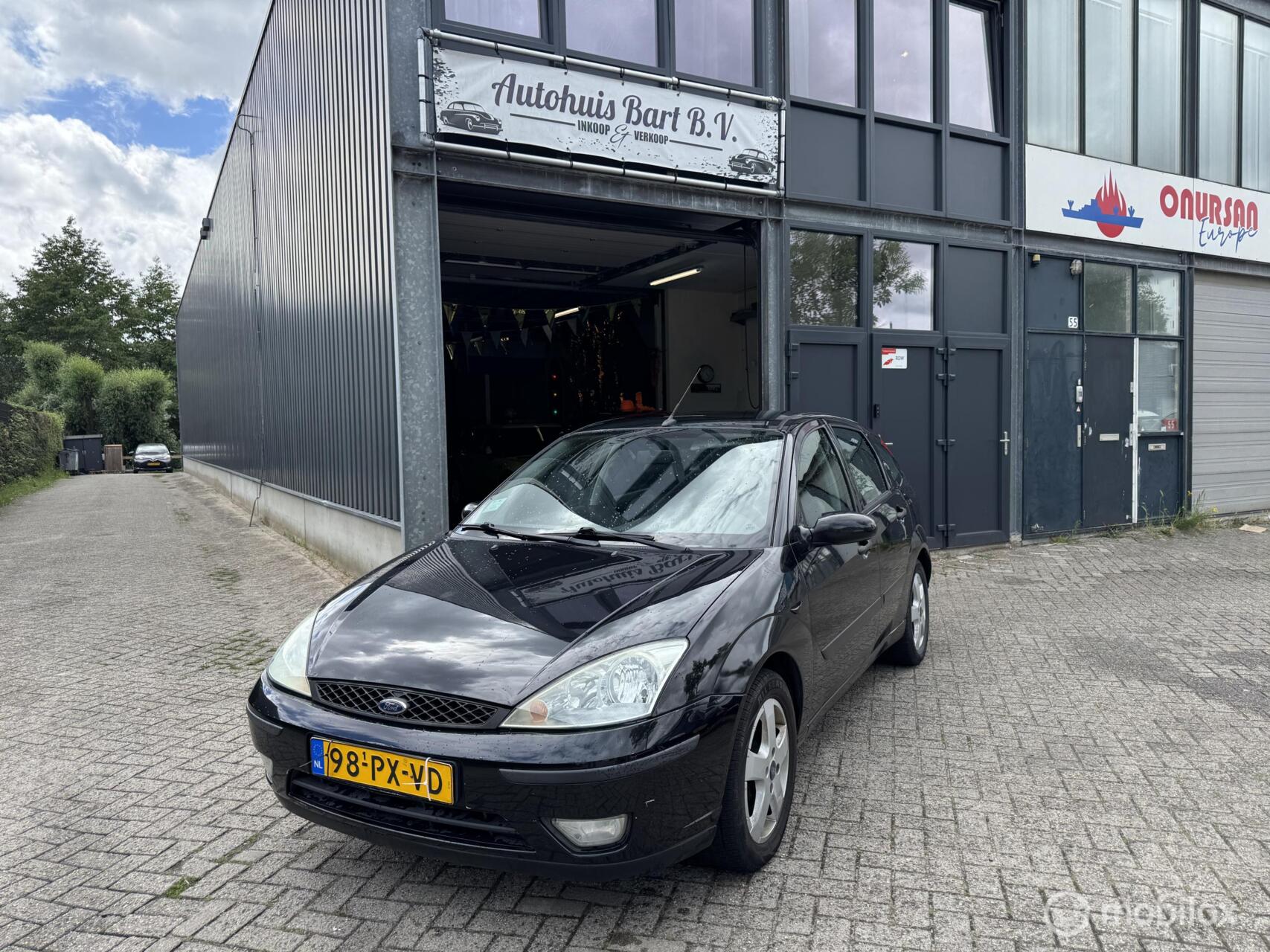 Ford Focus 1.6-16V Ambiente Leder! Airco! Nieuwe APK! NAP Logisch! 2005 - voorkant