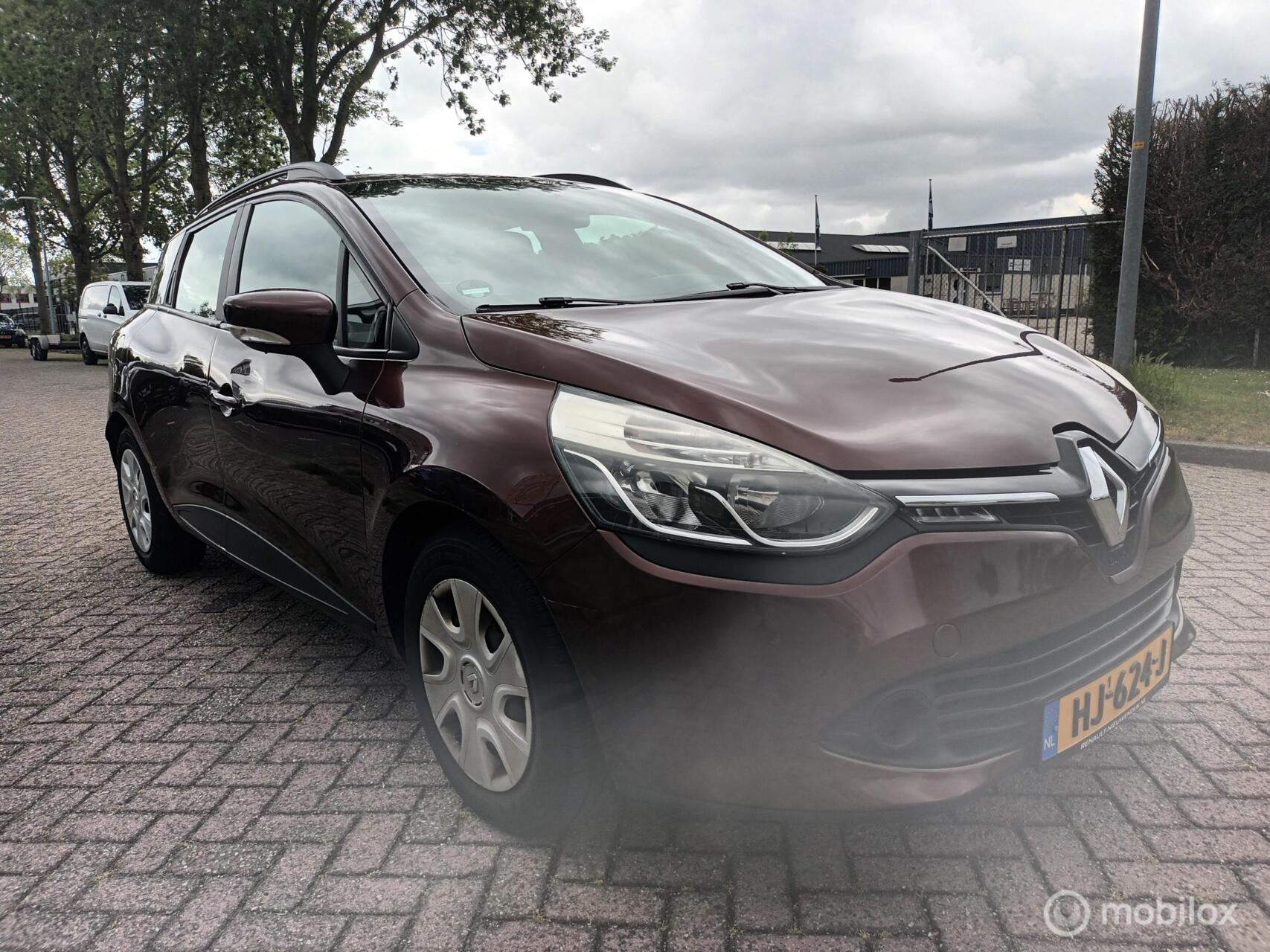 Renault Clio 0.9 TCe Expression 2015 - voorkant
