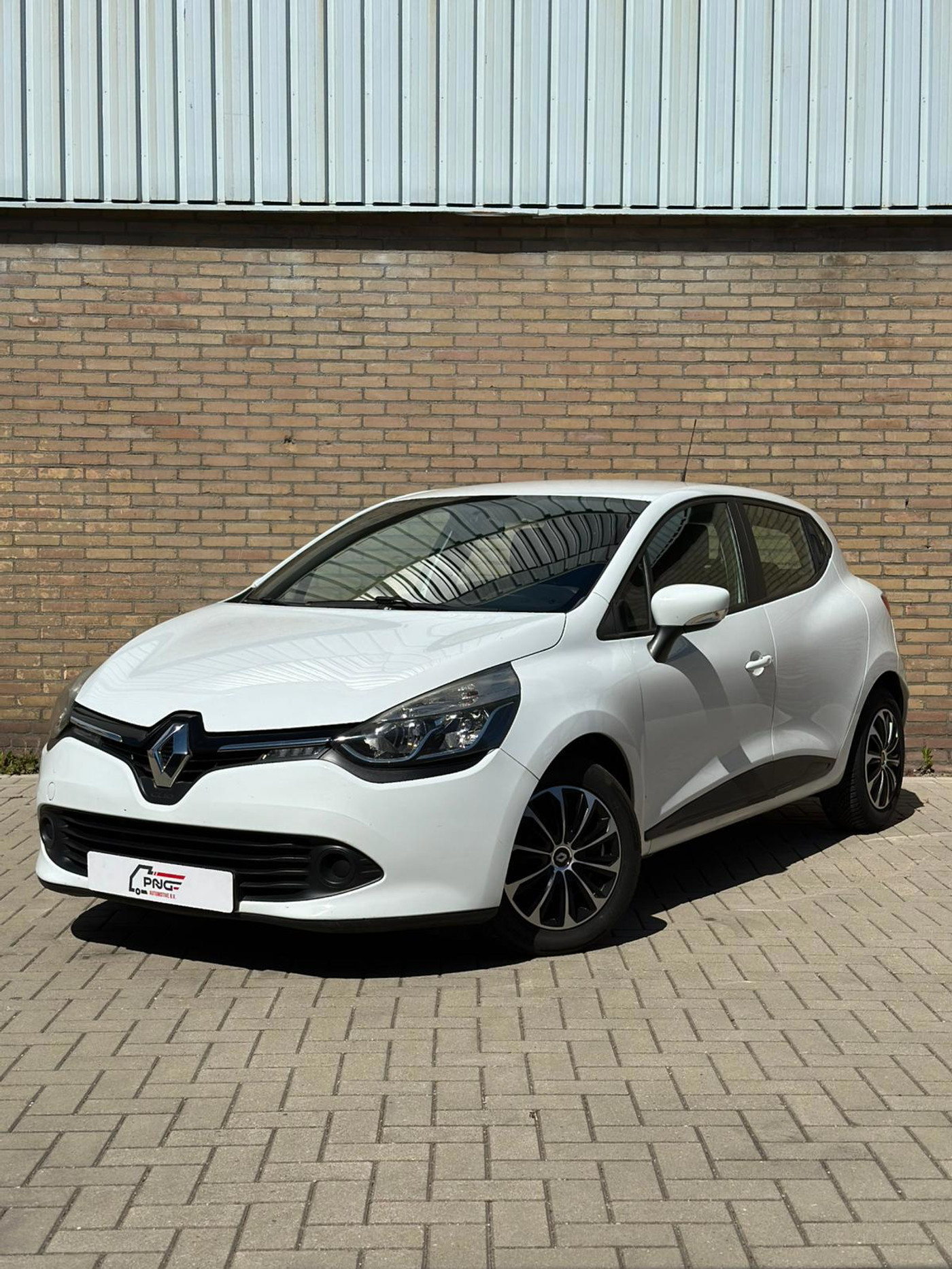 Renault Clio 0.9 TCe  Expression AIRCO - CRUISE - NWE APK 2015 - voorkant