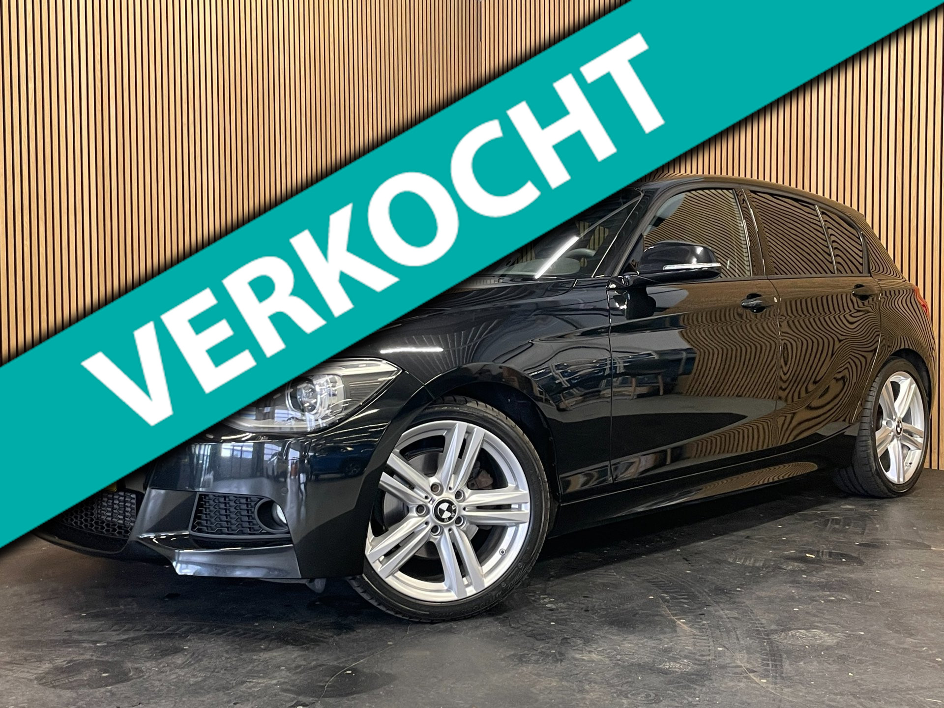 BMW 118i 118i M Sport Edition High Executive|BLACK-EDITION|M-PAKKET|AUTOMAAT|AFN.TREKHAAK|CLIMA+CRUISE CONTROL||PDC V+A|18'LMV| 2015 - voorkant