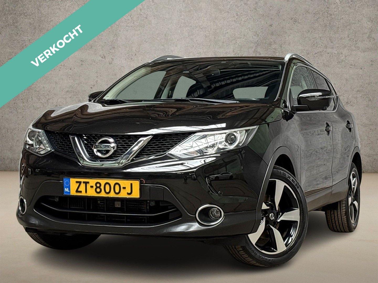 Nissan Qashqai 1.2 N-Connecta Automaat (PANORAMADAK, NAVIGATIE, 360 CAMERA, GETINT GLAS, SPORTSTOELEN, CRUISE, ELEK PAKKET, NIEUWSTAAT) 2016 - voorkant