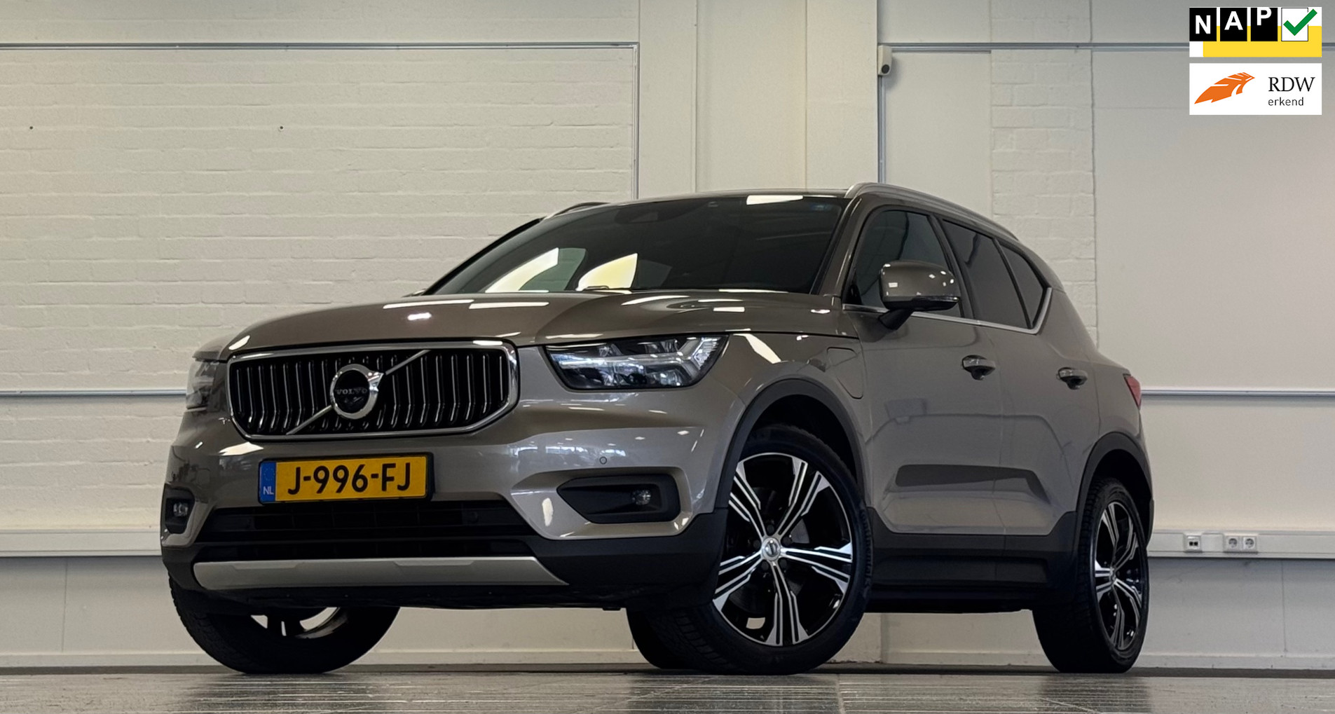 Volvo XC40 1.5 T5 Recharge Inscription Schuif/kantel/dak Camera Harman PDC Mooi! 2020 - voorkant
