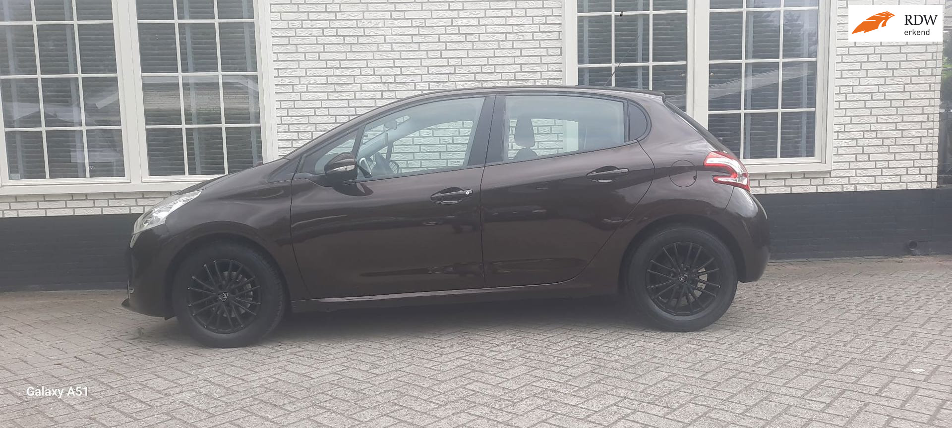 Peugeot 208 1.0 VTi Access CARPLAY.jaar apk 2013 - voorkant
