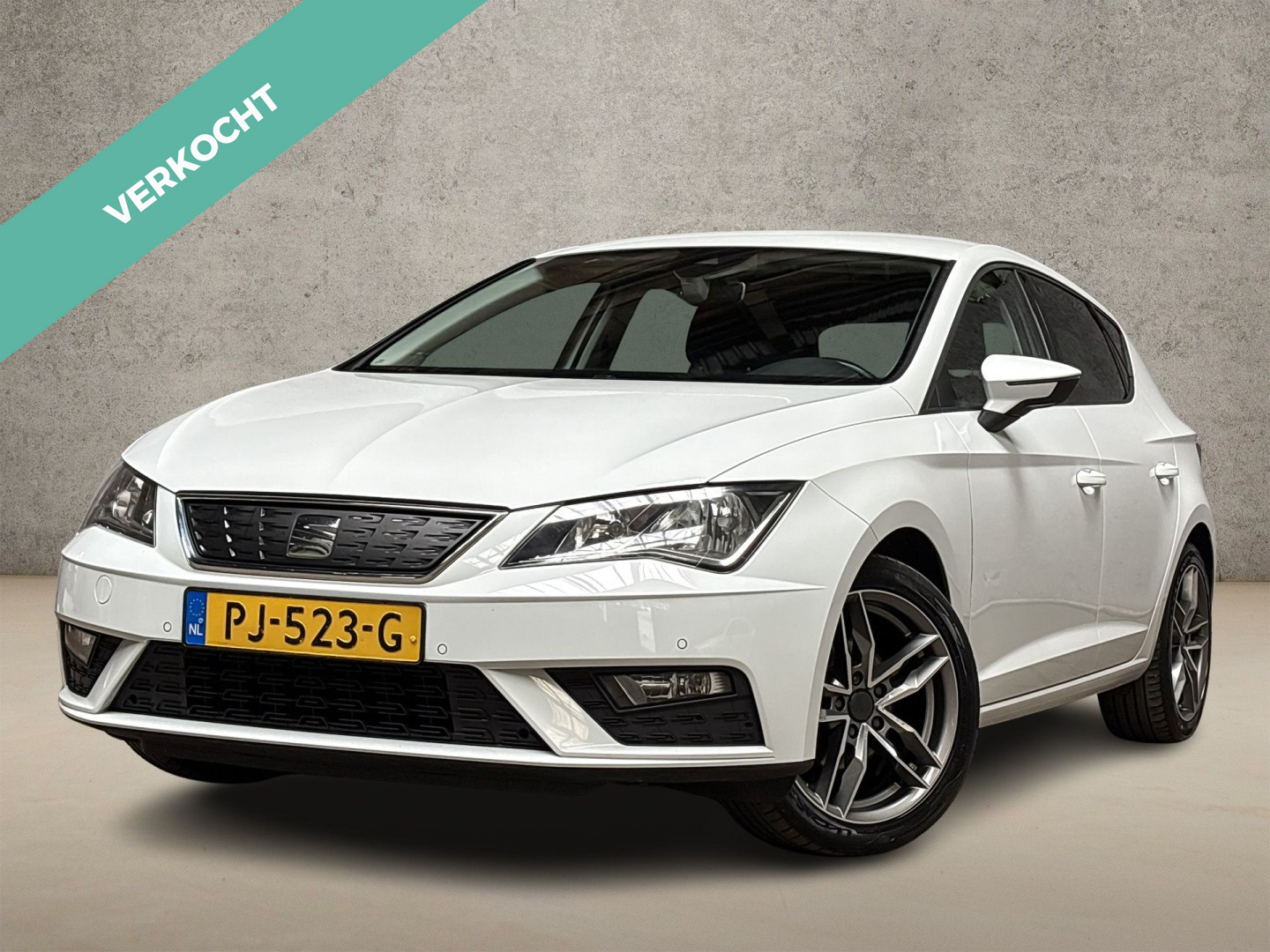 Seat Leon 1.0 TSI Intense Sport (APPLE CARPLAY, NAVIGATIE, CLIMATE, GETINT GLAS, SPORTSTOELEN, KEYLESS, PARKEERSENSOREN, ADAPTIVE CRUISE, NIEUWE APK, NIEUWSTAAT) 2017 - voorkant