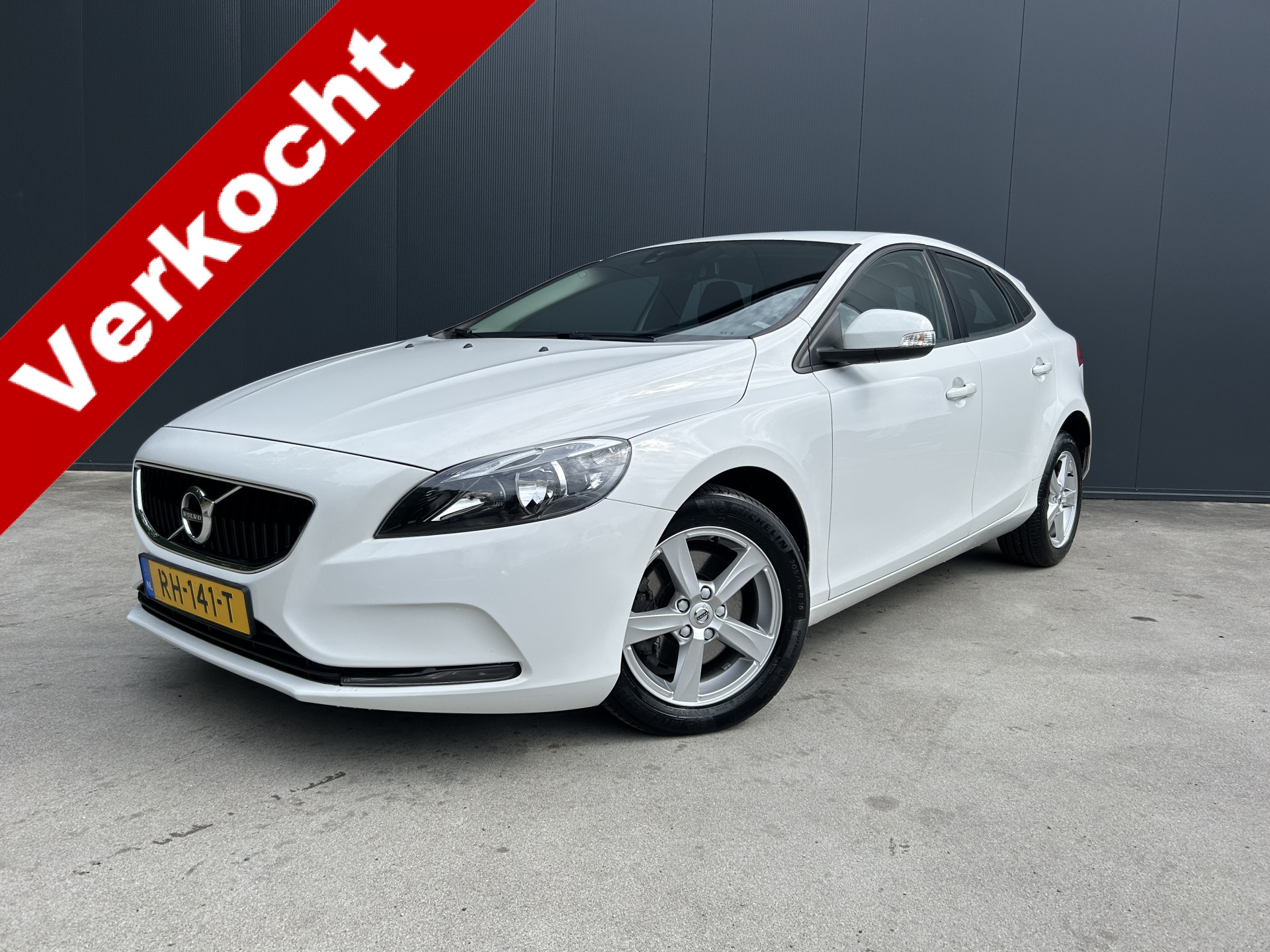 Volvo V40 2.0 T2 Nordic LEER NAVI CRUISE ECC LMV 2017 - voorkant