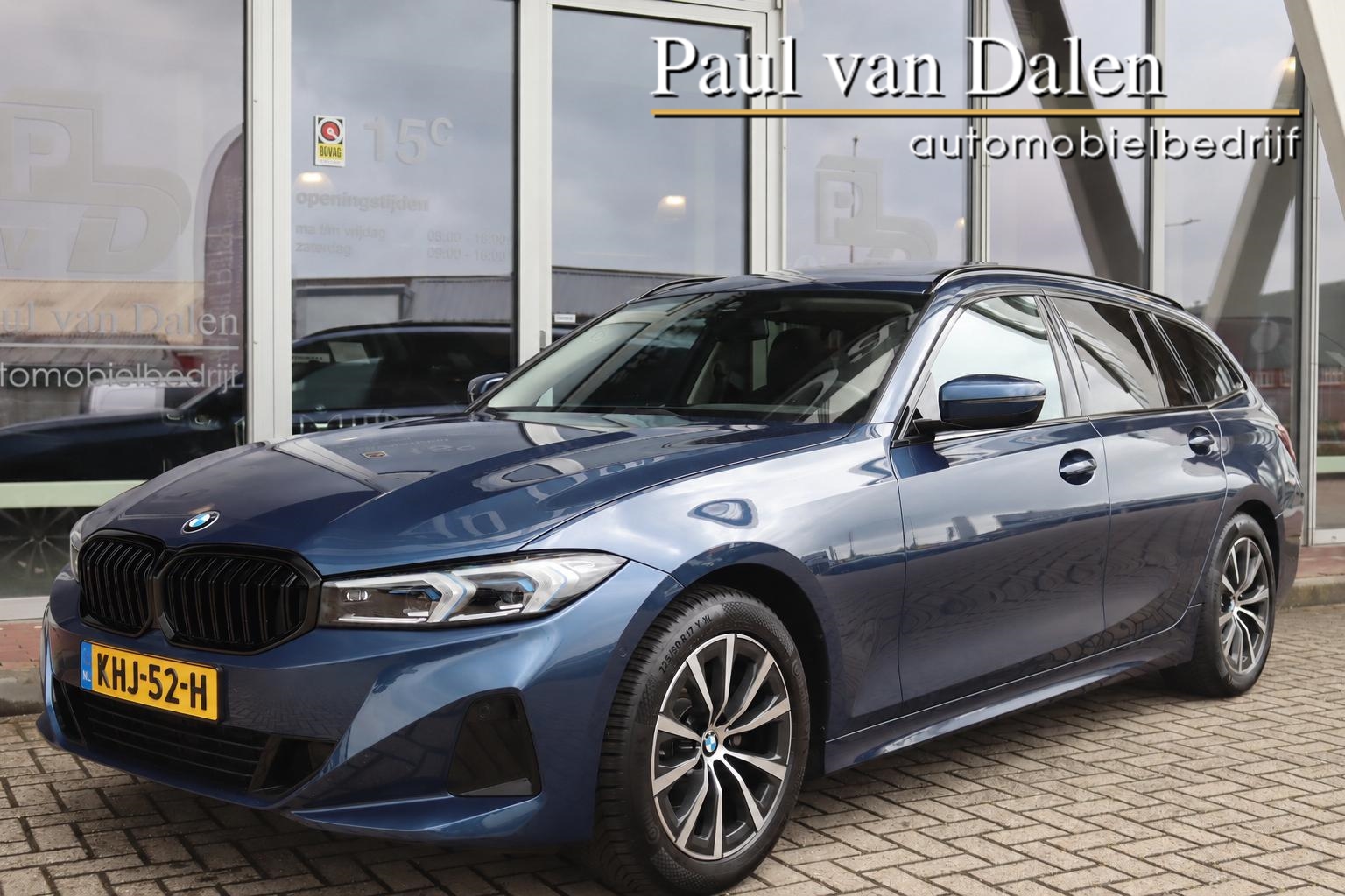 BMW 318i 318i LCI 156PK AUTOMAAT SPORTLINE INNOVATION Panodak | Memory | Live Cockpit | Trekhaak | Camera | HUD | Sfeerverlichting | Hifi | Dab | 2023 - voorkant