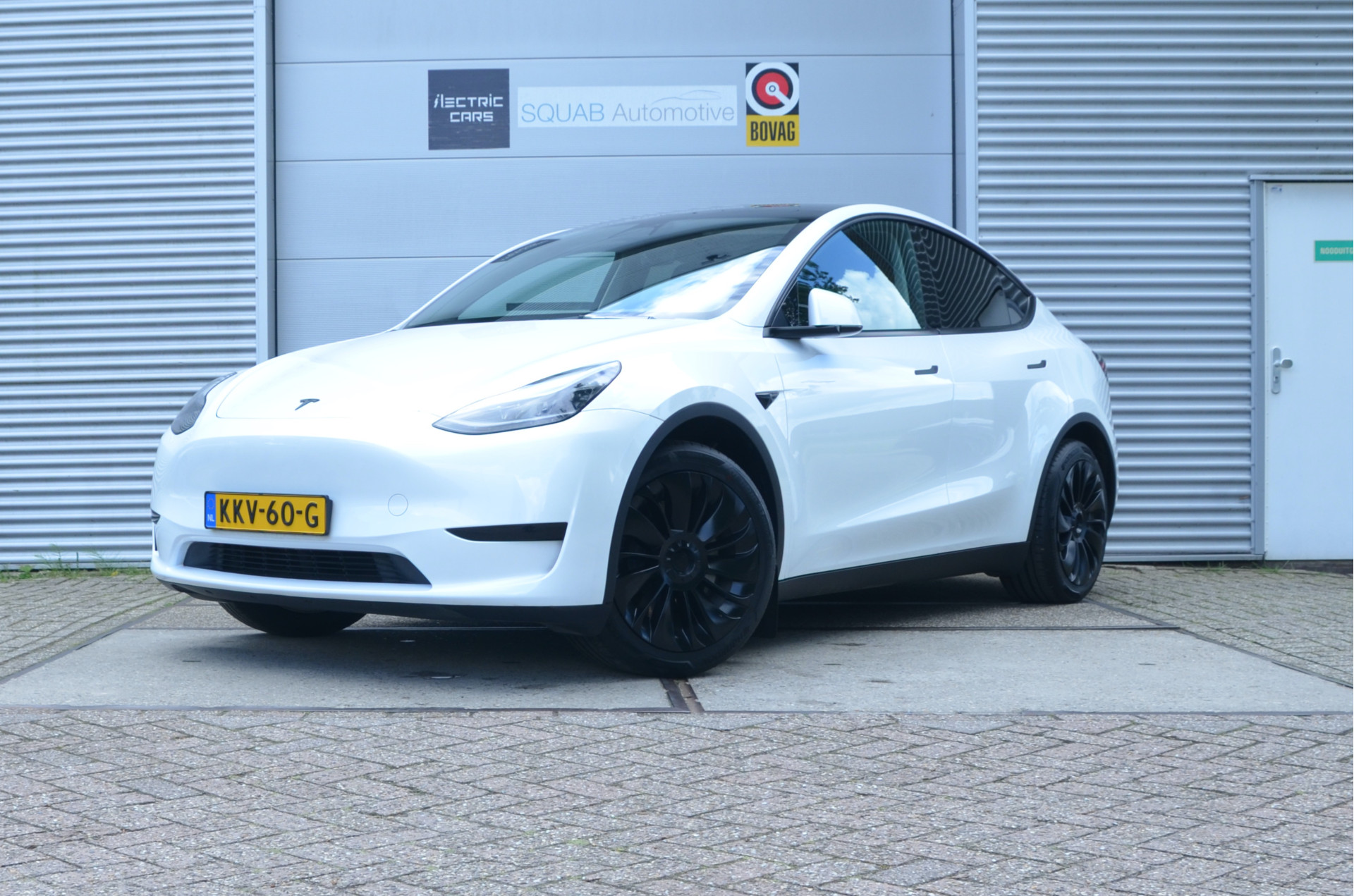 Tesla Model Y RWD 58 kWh 2023 - voorkant