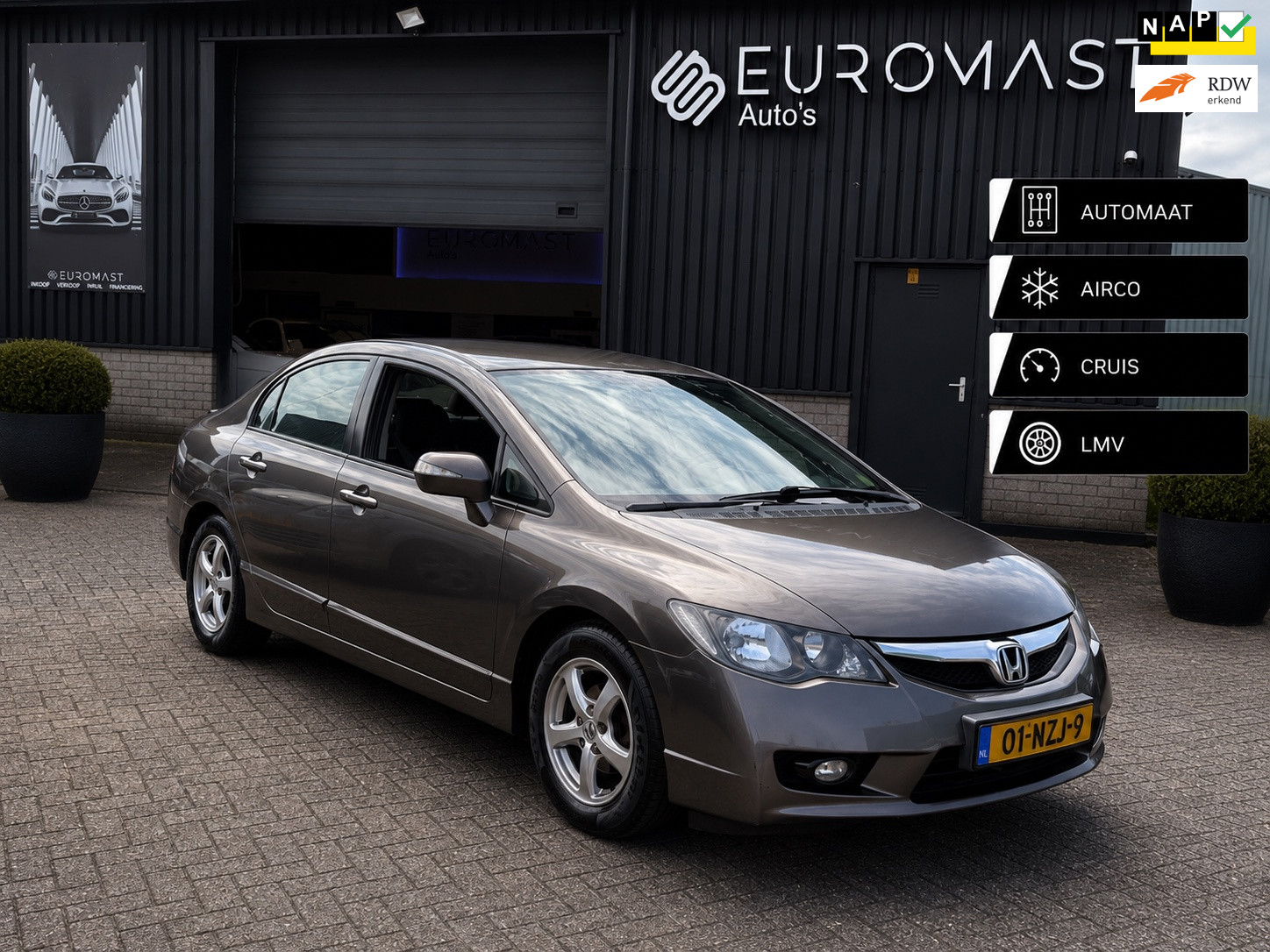 Foto van HONDA CIVIC 4DR HYBRID