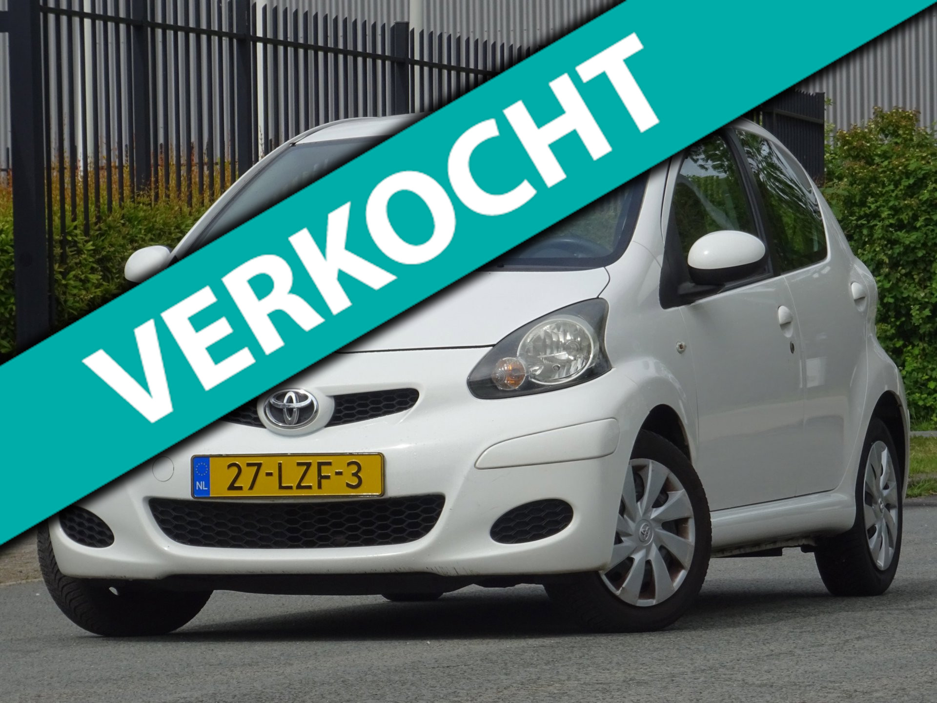 Toyota Toyota Aygo 1.0-12V 5-DEURS NAP/AIRCO/ELEKRAM/APK 05-2027 2010 - voorkant