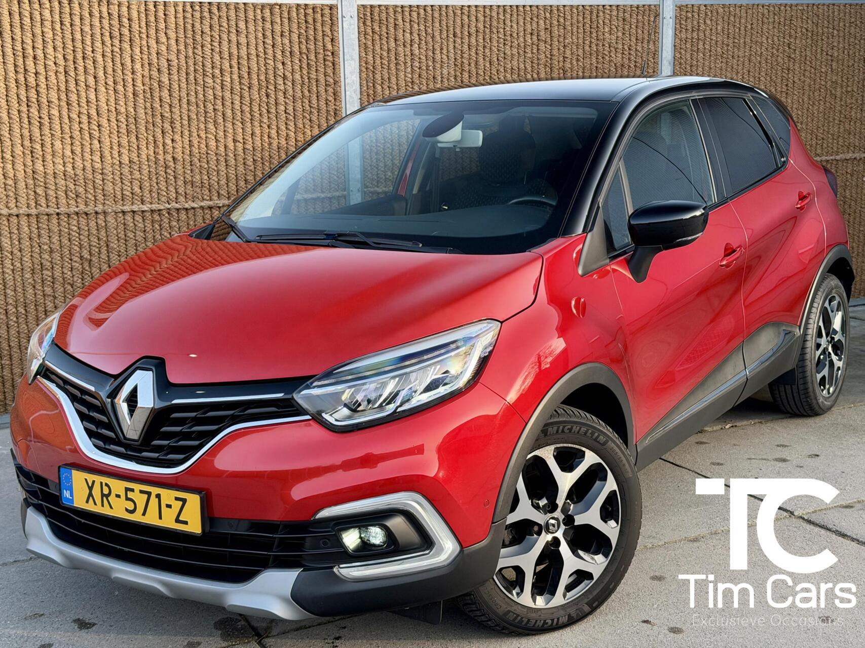 Renault Captur 1.3 TCe Intens LED verlichting | NAP | 131pk | Navigatiesysteem | Achteruitrijcamera | Parkeersensoren voor en achter | Parkeer assistent | Keyless entry&start | Apple CarPlay 2019 - voorkant