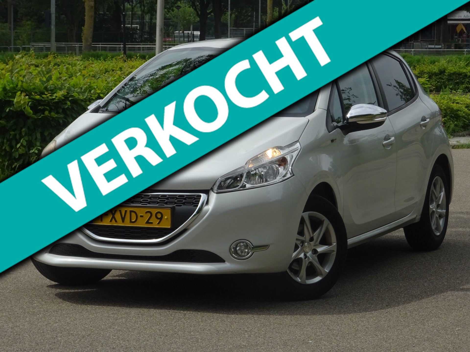 Peugeot 208 1.2 VTi Style 5DR NAP/CARPLAY/NAVI/AIRCO/CRUISE 2014 - voorkant